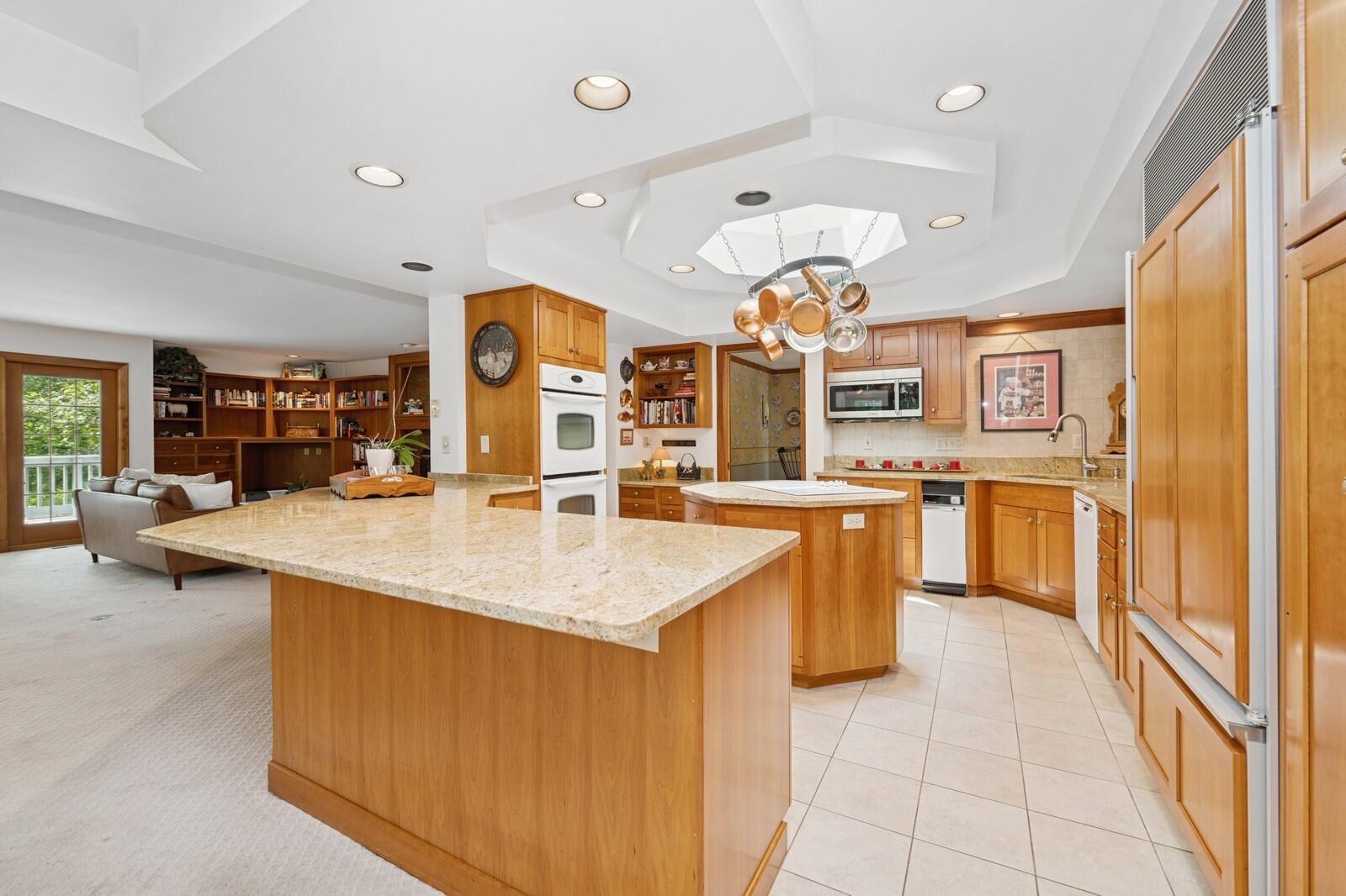 Wisconsin Lake Home for sale (MLS#: 1920977) at 982  Tarrant Dr, in Fontana, Wisconsin. (6 of 42)