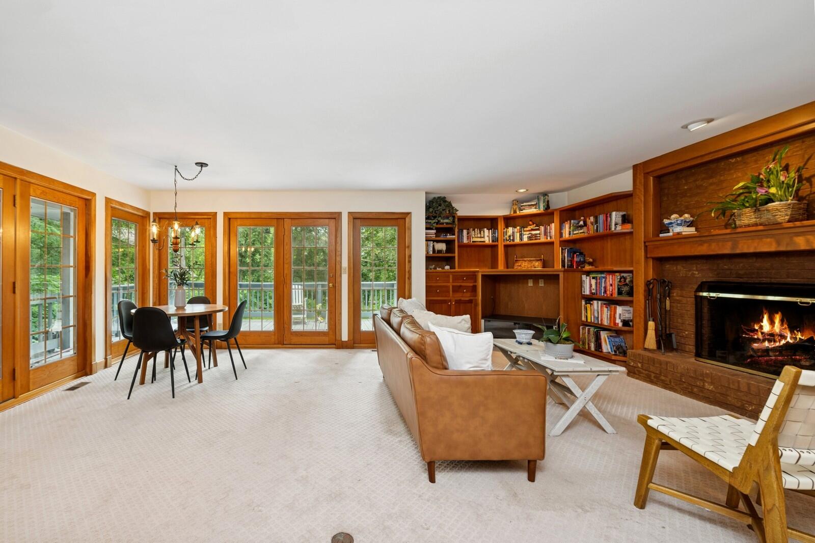 Wisconsin Lake Home for sale (MLS#: 1920977) at 982  Tarrant Dr, in Fontana, Wisconsin. (7 of 42)