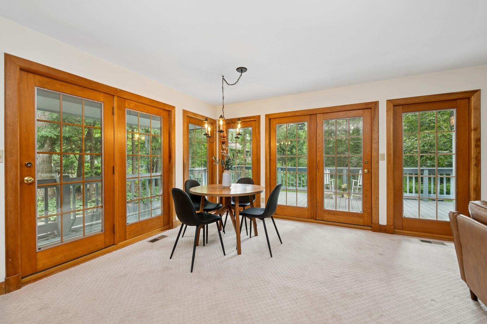 Wisconsin Lake Home for sale (MLS#: 1920977) at 982  Tarrant Dr, in Fontana, Wisconsin. (9 of 42)