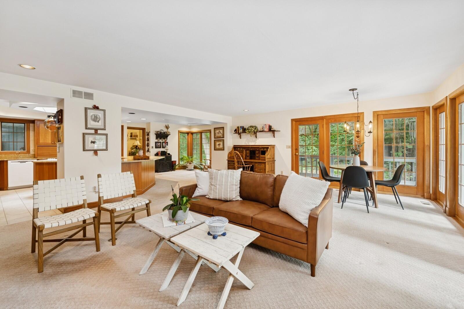 Wisconsin Lake Home for sale (MLS#: 1920977) at 982  Tarrant Dr, in Fontana, Wisconsin. (10 of 42)