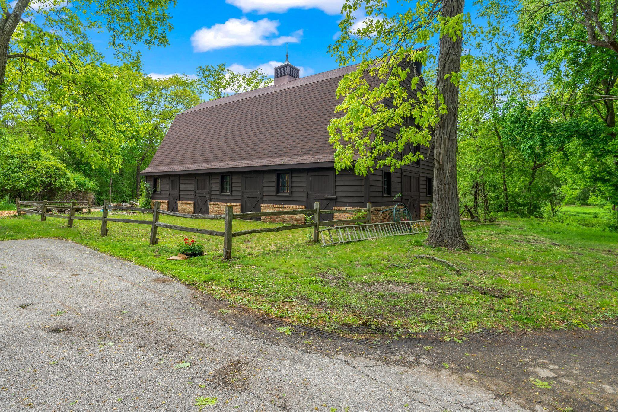 Wisconsin Lake Home for sale (MLS#: 1921250) at 2937 N Mill Rd, in Summit, Wisconsin. (17 of 23)