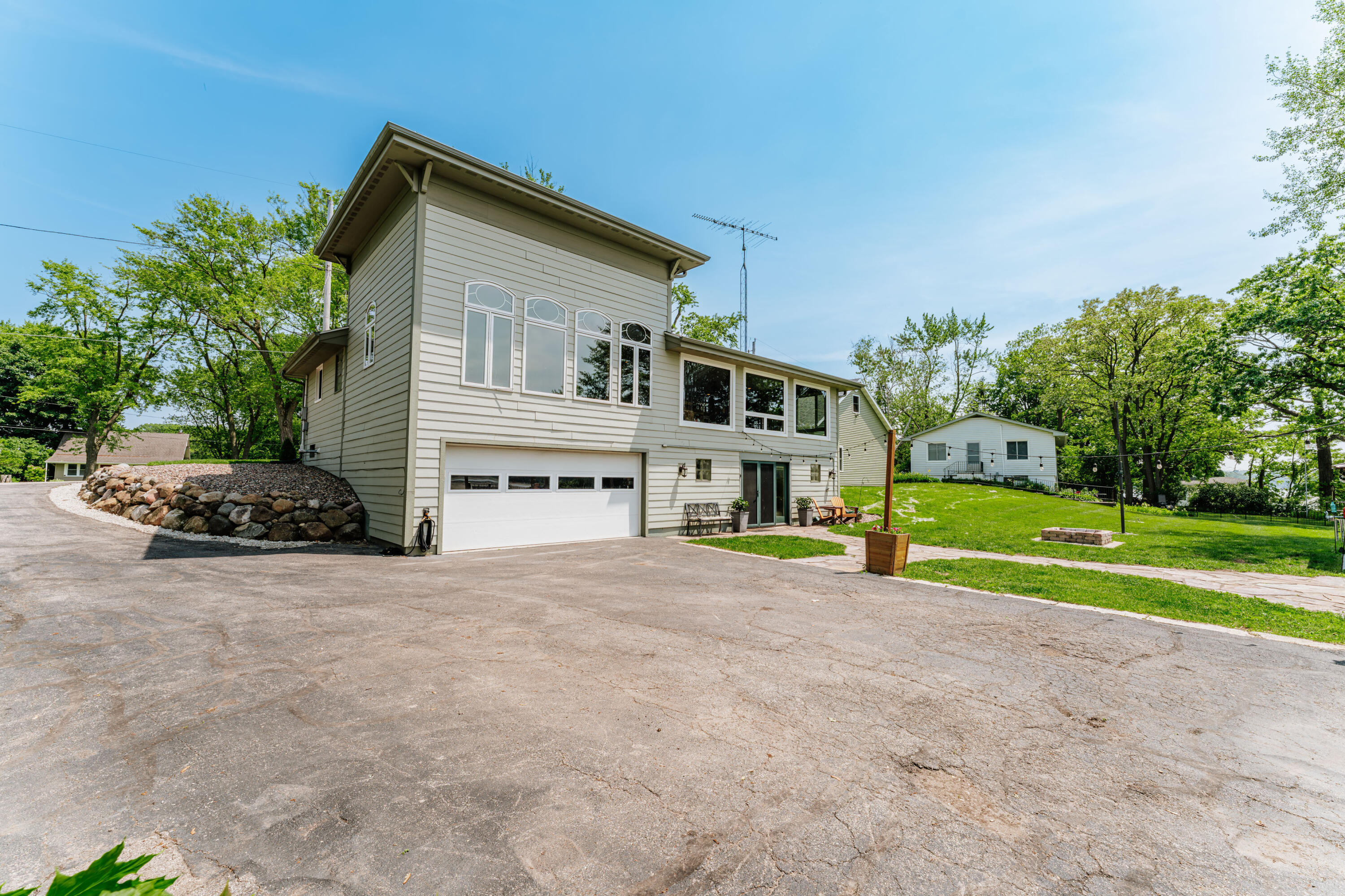 Wisconsin Lake Home for sale (MLS#: 1921300) at 5420 W Peninsula Dr, in Waterford, Wisconsin. (15 of 60)