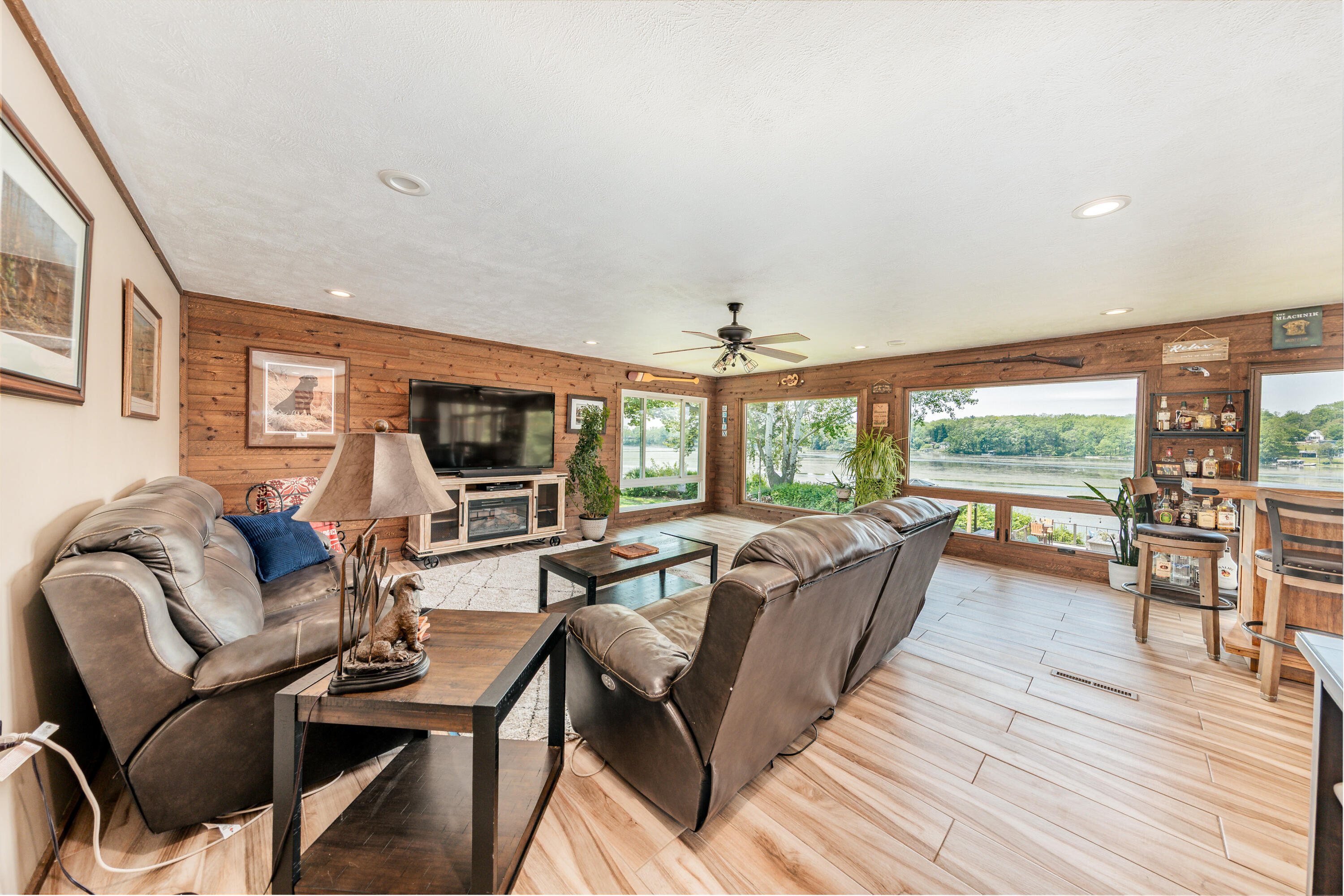 Wisconsin Lake Home for sale (MLS#: 1921300) at 5420 W Peninsula Dr, in Waterford, Wisconsin. (16 of 60)