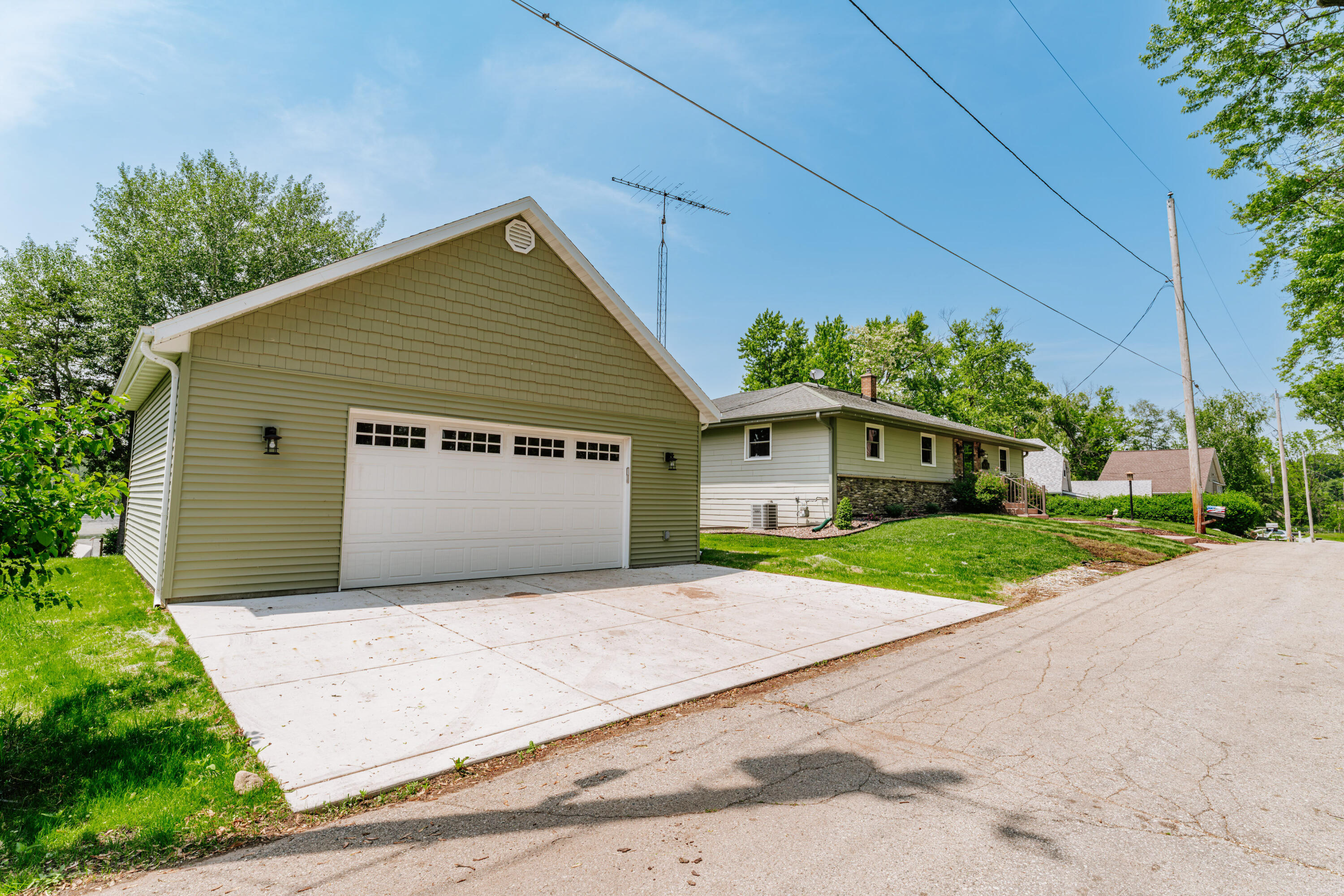 Wisconsin Lake Home for sale (MLS#: 1921300) at 5420 W Peninsula Dr, in Waterford, Wisconsin. (42 of 60)