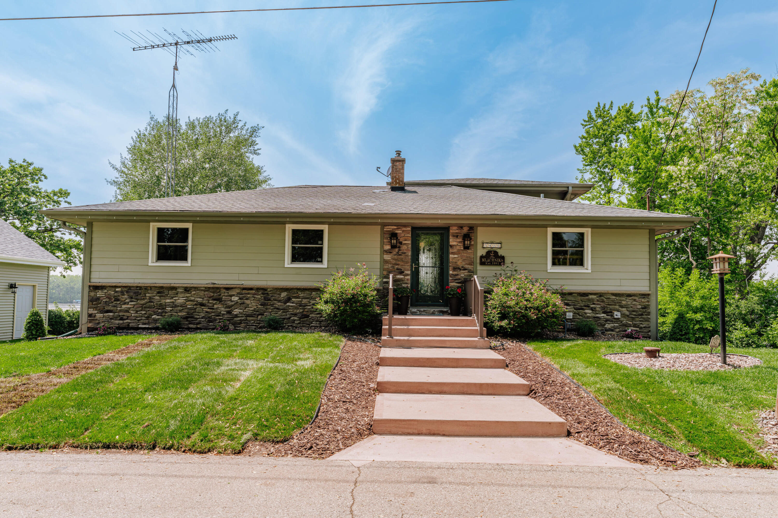 Wisconsin Lake Home for sale (MLS#: 1921300) at 5420 W Peninsula Dr, in Waterford, Wisconsin. (44 of 60)