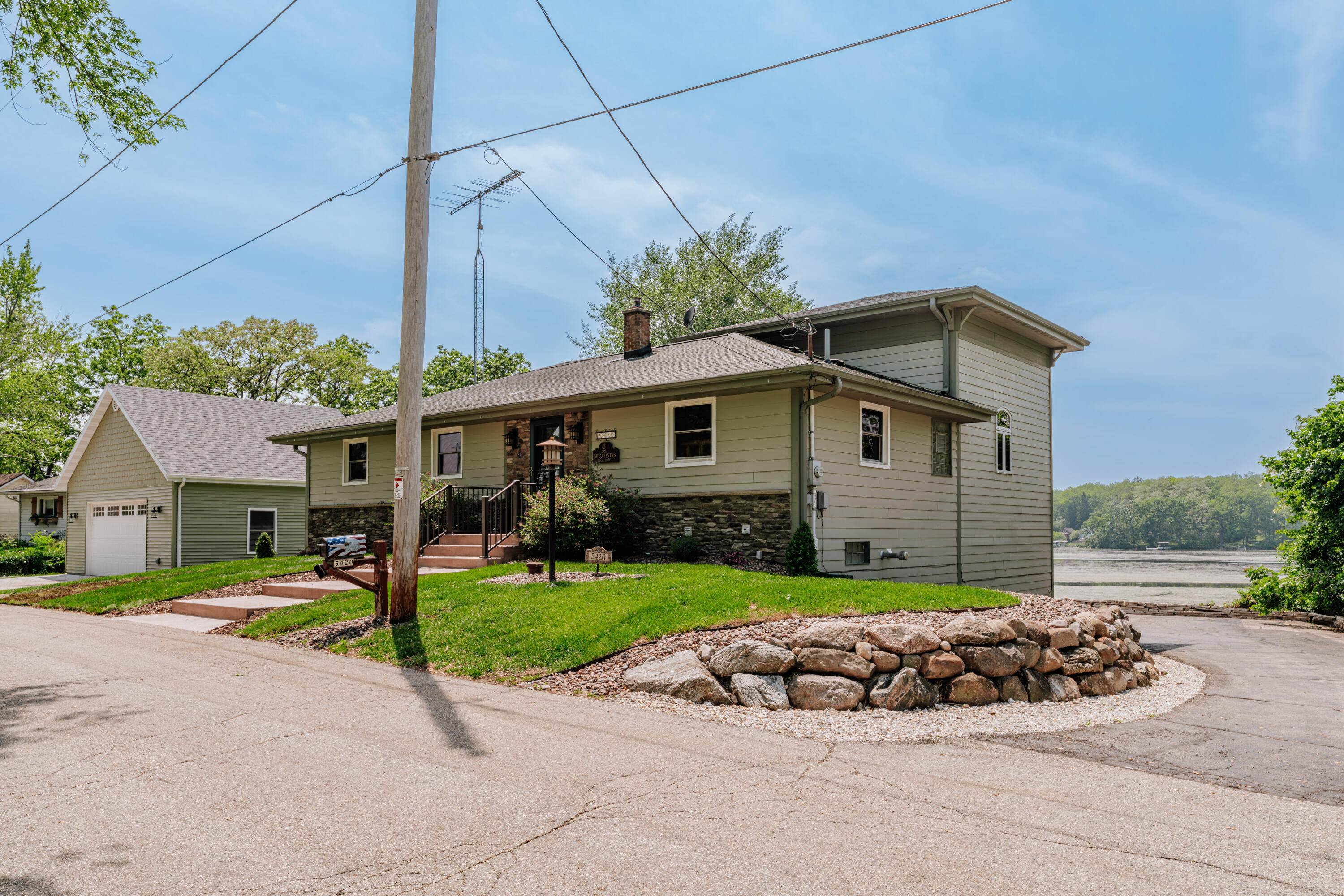 Wisconsin Lake Home for sale (MLS#: 1921300) at 5420 W Peninsula Dr, in Waterford, Wisconsin. (45 of 60)