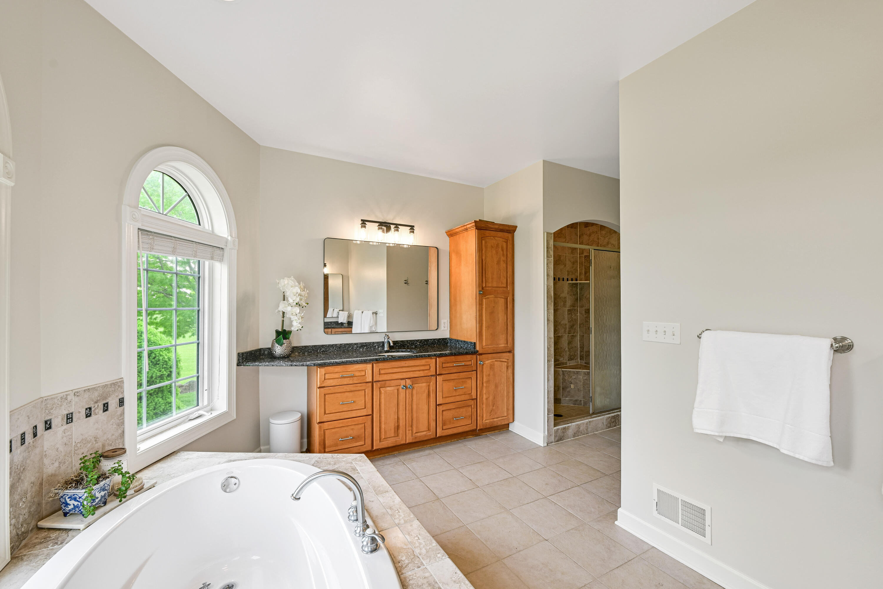 Wisconsin Lake Home for sale (MLS#: 1921510) at 13345 N Laurel Ln, in Mequon, Wisconsin. (18 of 46)