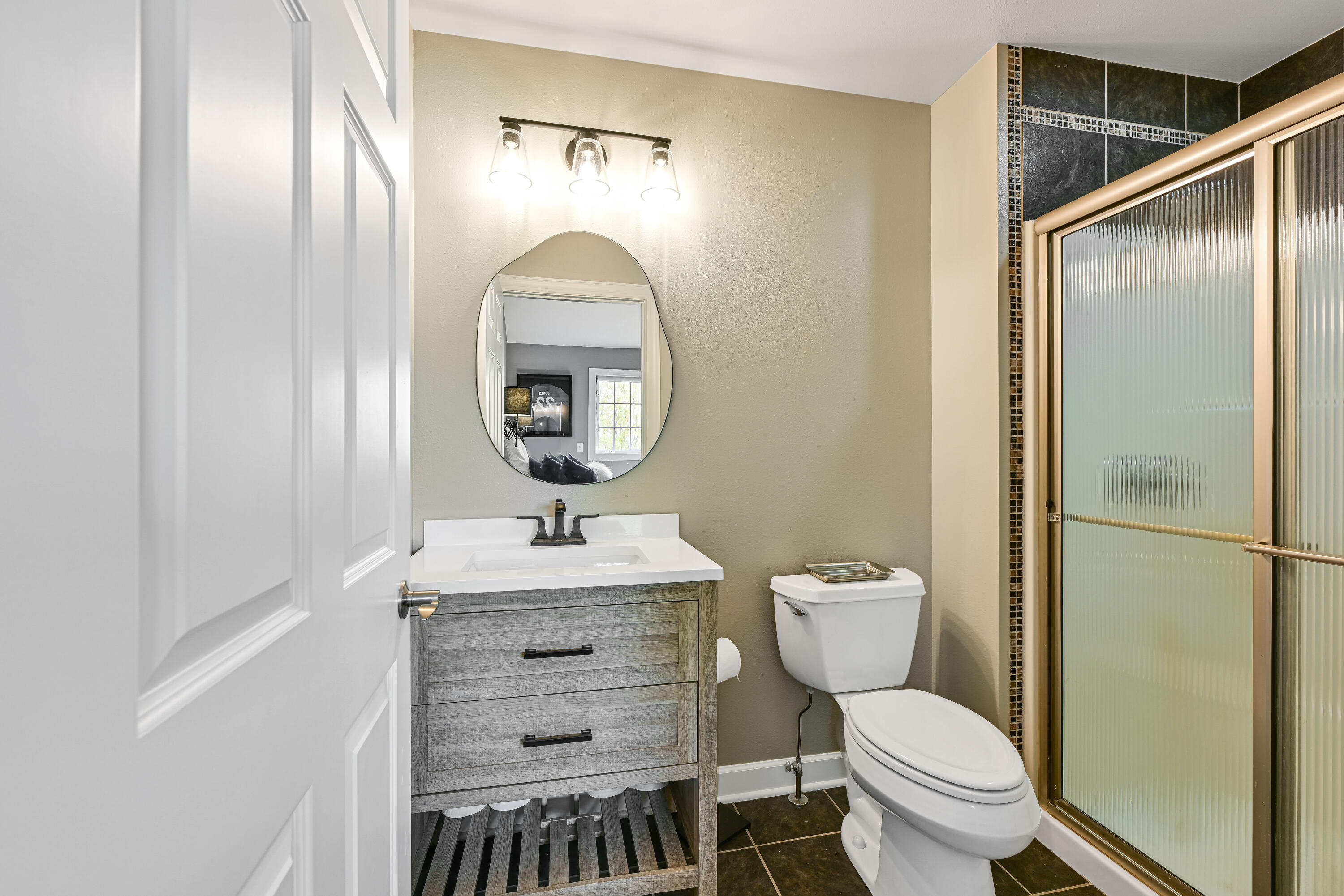 Wisconsin Lake Home for sale (MLS#: 1921510) at 13345 N Laurel Ln, in Mequon, Wisconsin. (23 of 46)