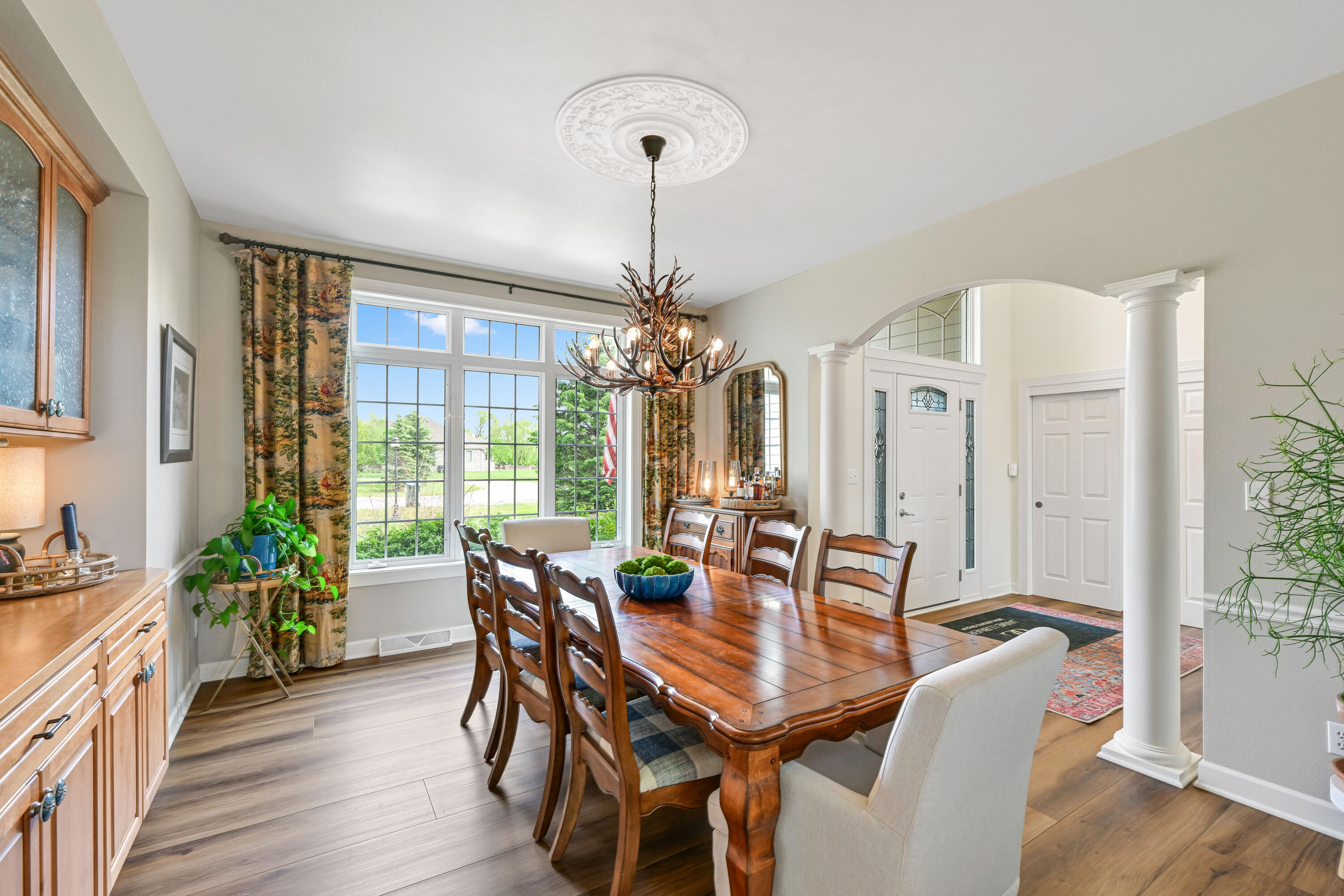 Wisconsin Lake Home for sale (MLS#: 1921510) at 13345 N Laurel Ln, in Mequon, Wisconsin. (5 of 46)