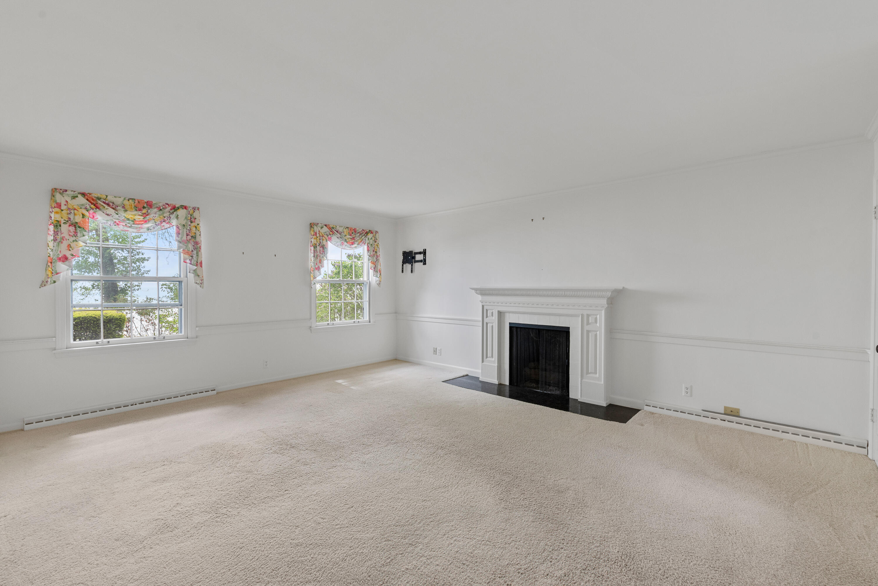 Wisconsin Lake Home for sale (MLS#: 1921543) at 7954 N Beach Dr, in Fox Point, Wisconsin. (11 of 40)
