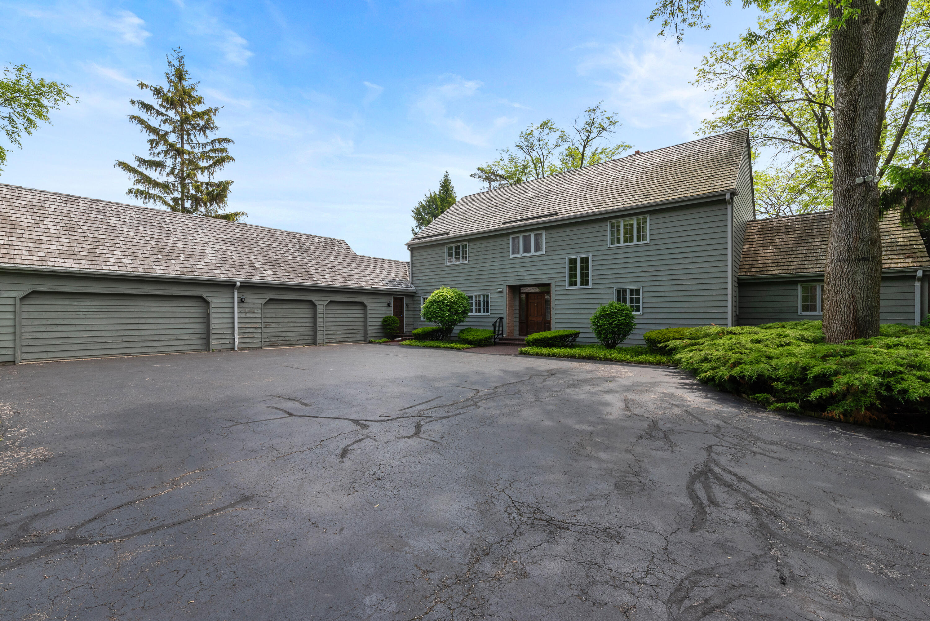 Wisconsin Lake Home for sale (MLS#: 1921543) at 7954 N Beach Dr, in Fox Point, Wisconsin. (17 of 40)
