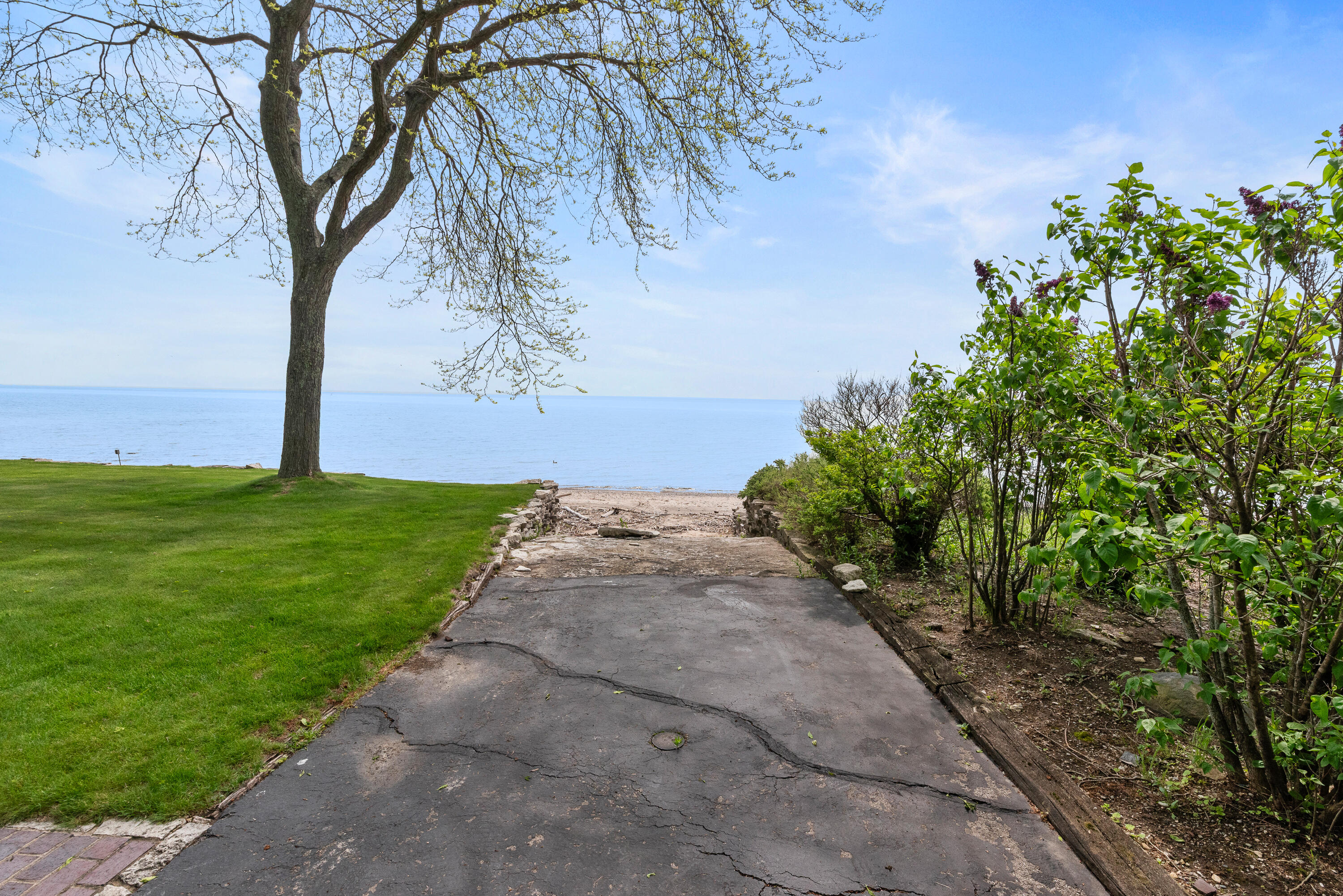 Wisconsin Lake Home for sale (MLS#: 1921543) at 7954 N Beach Dr, in Fox Point, Wisconsin. (18 of 40)
