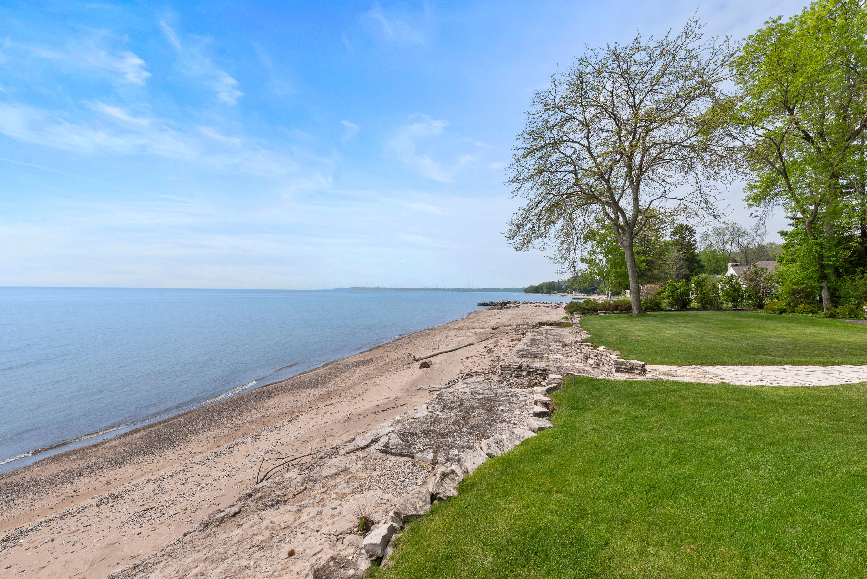 Wisconsin Lake Home for sale (MLS#: 1921543) at 7954 N Beach Dr, in Fox Point, Wisconsin. (21 of 40)