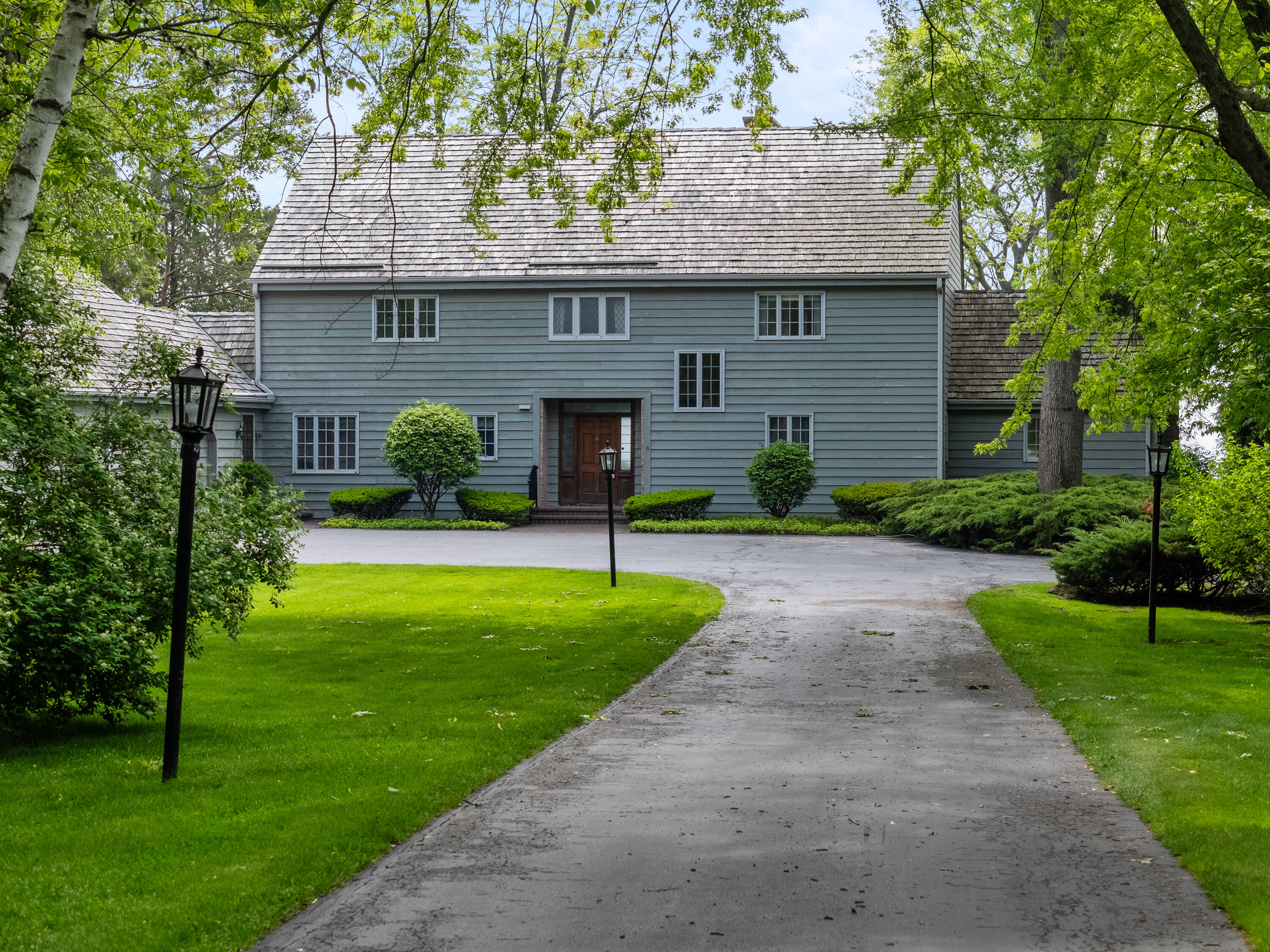 Wisconsin Lake Home for sale (MLS#: 1921543) at 7954 N Beach Dr, in Fox Point, Wisconsin. (4 of 40)