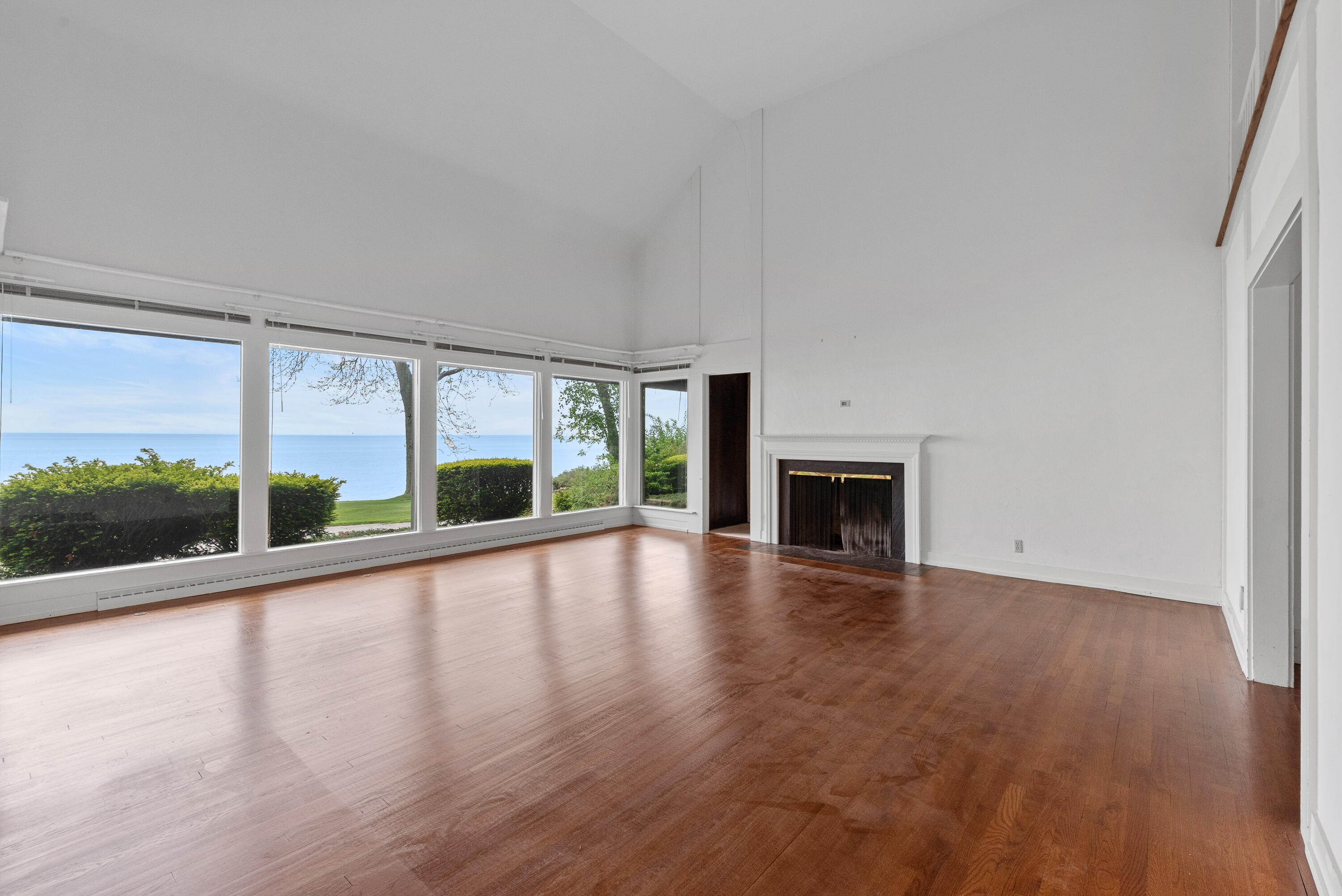 Wisconsin Lake Home for sale (MLS#: 1921543) at 7954 N Beach Dr, in Fox Point, Wisconsin. (5 of 40)