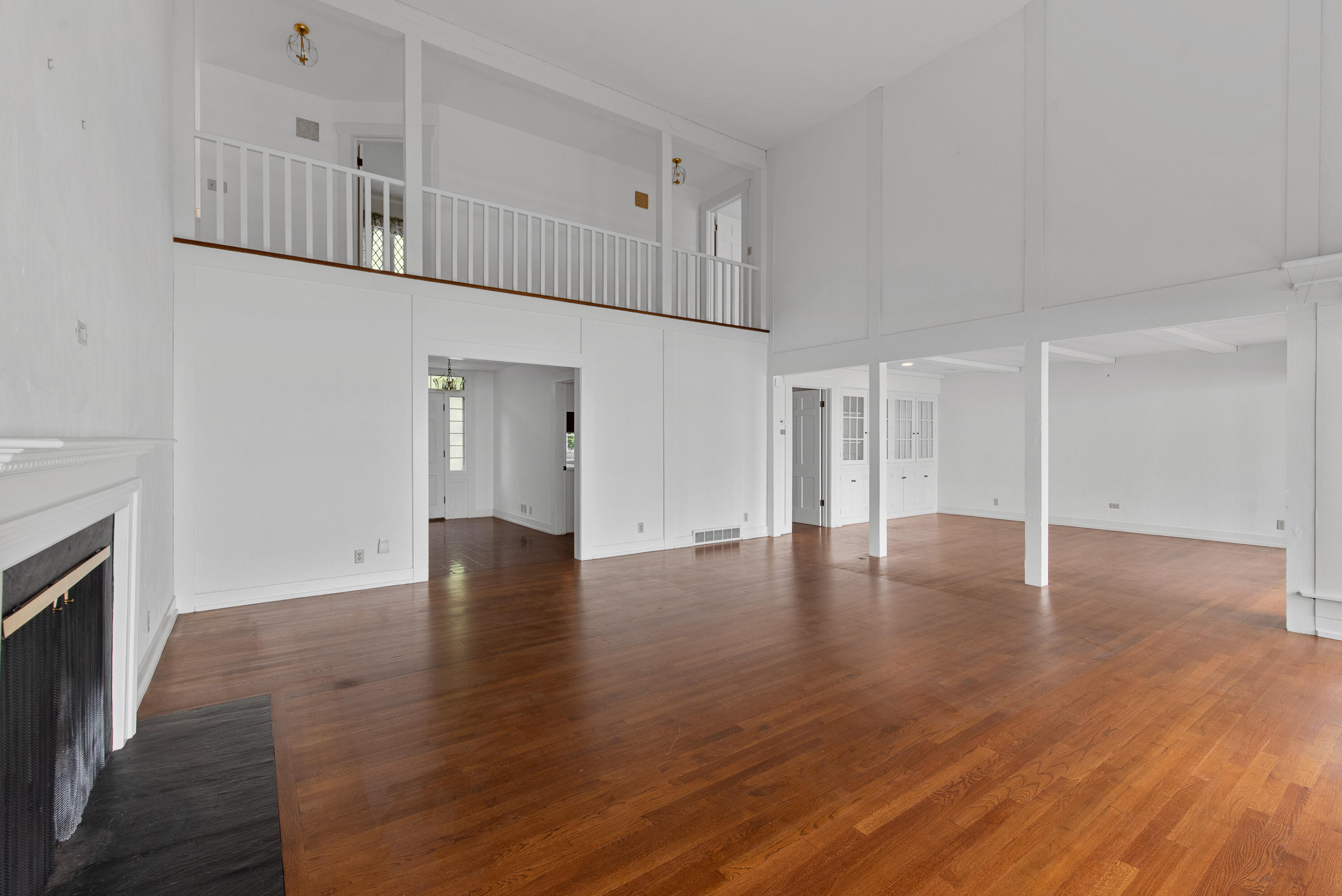 Wisconsin Lake Home for sale (MLS#: 1921543) at 7954 N Beach Dr, in Fox Point, Wisconsin. (9 of 40)