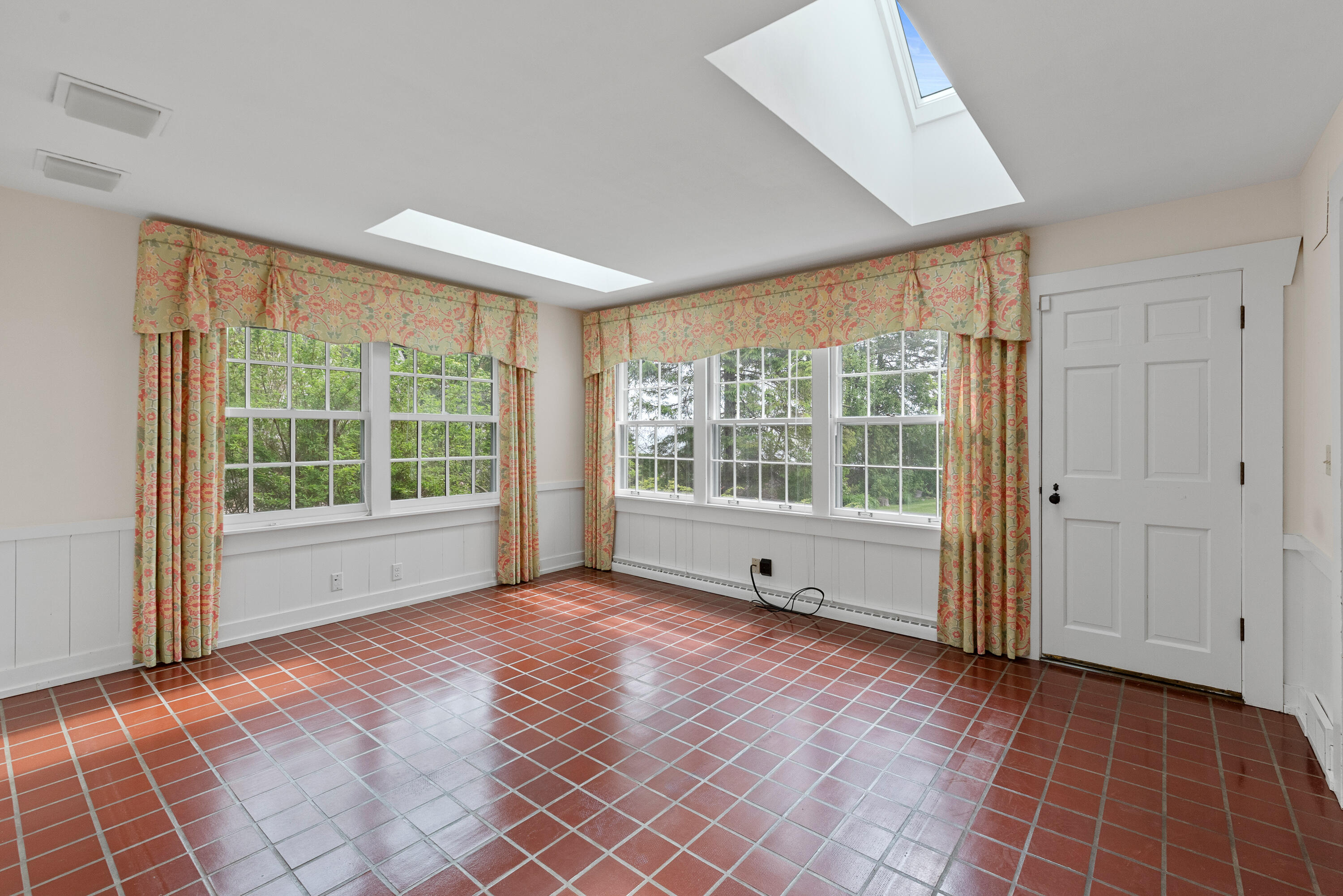 Wisconsin Lake Home for sale (MLS#: 1921543) at 7954 N Beach Dr, in Fox Point, Wisconsin. (10 of 40)