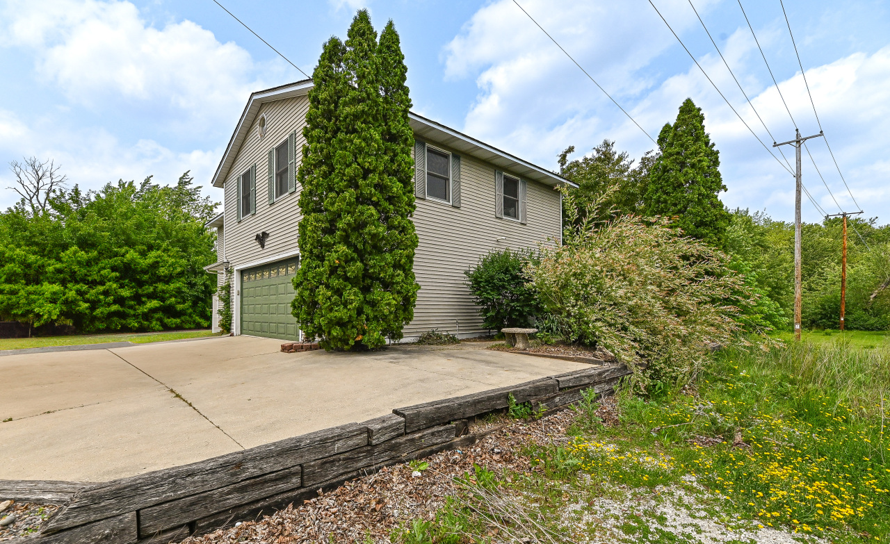 Wisconsin Lake Home for sale (MLS#: 1921583) at 232  Capital St, in Burlington, Wisconsin. (3 of 29)
