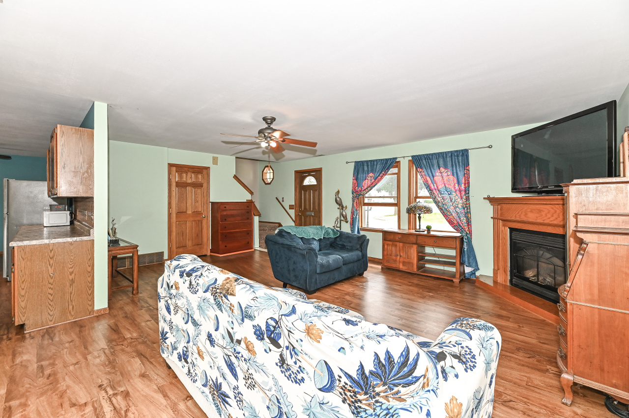 Wisconsin Lake Home for sale (MLS#: 1921583) at 232  Capital St, in Burlington, Wisconsin. (7 of 29)