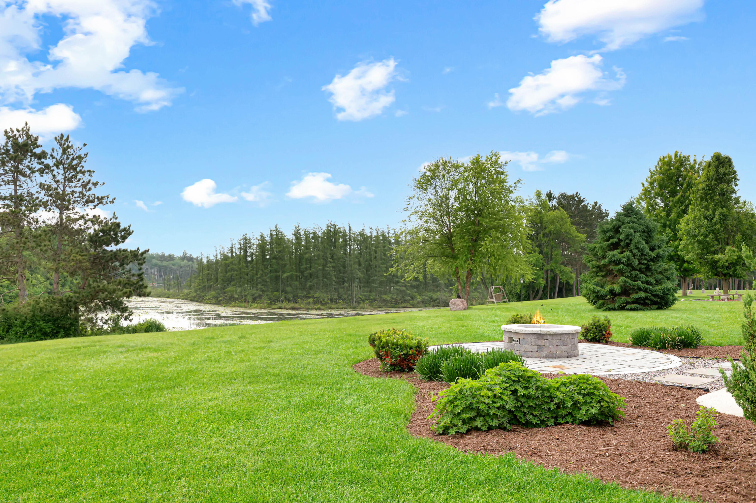 Wisconsin Lake Home for sale (MLS#: 1921978) at W356N6752 E Stonewood Dr, in Oconomowoc, Wisconsin. (35 of 39)