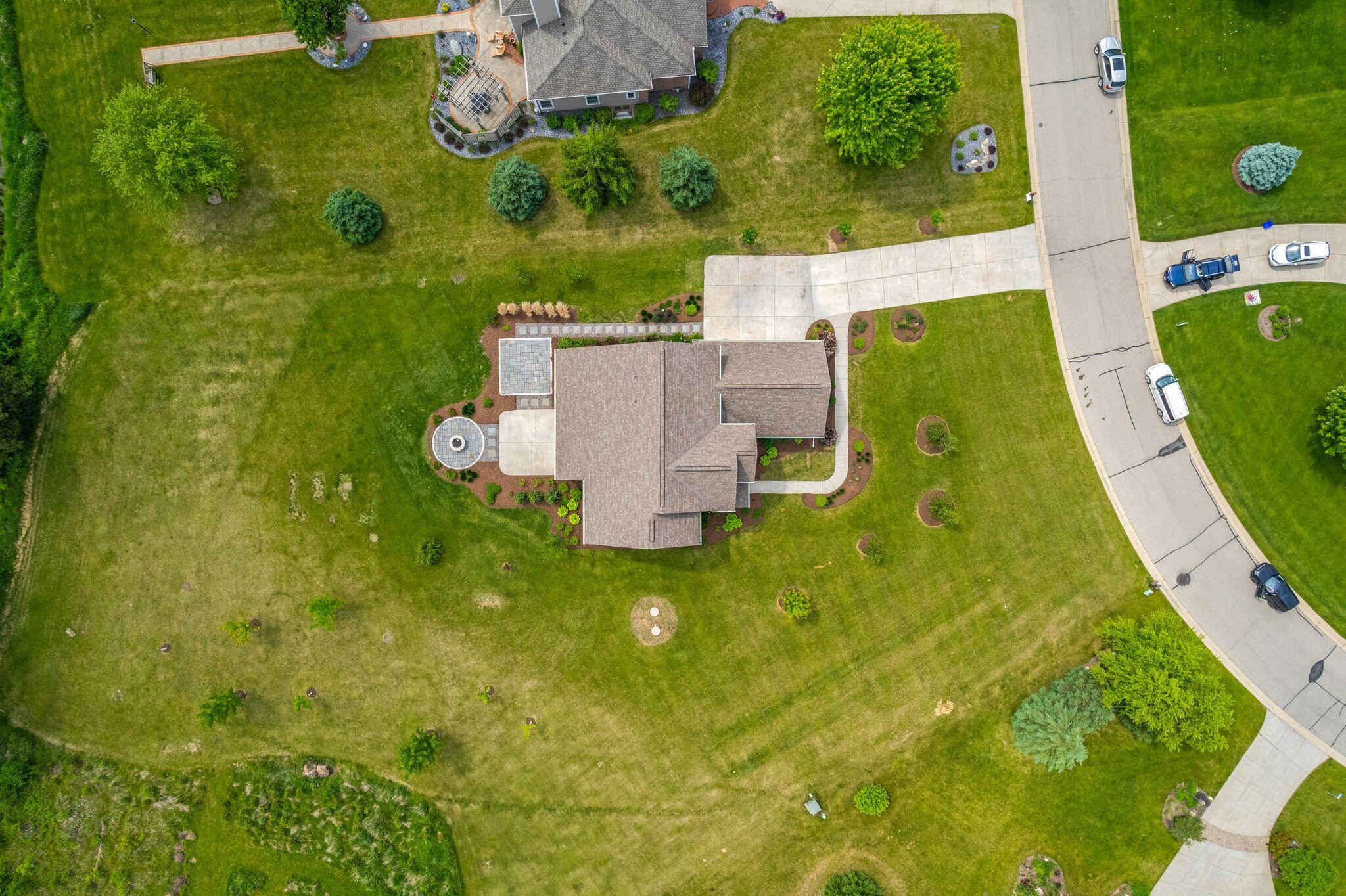 Wisconsin Lake Home for sale (MLS#: 1921978) at W356N6752 E Stonewood Dr, in Oconomowoc, Wisconsin. (38 of 39)