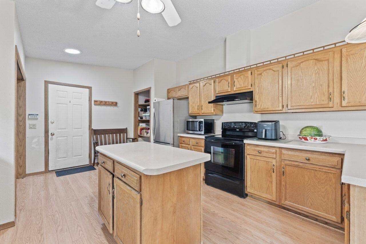 Wisconsin Lake Home for sale (MLS#: 1921990) at 12129  221st Ave, in Salem Lakes, Wisconsin. (11 of 50)