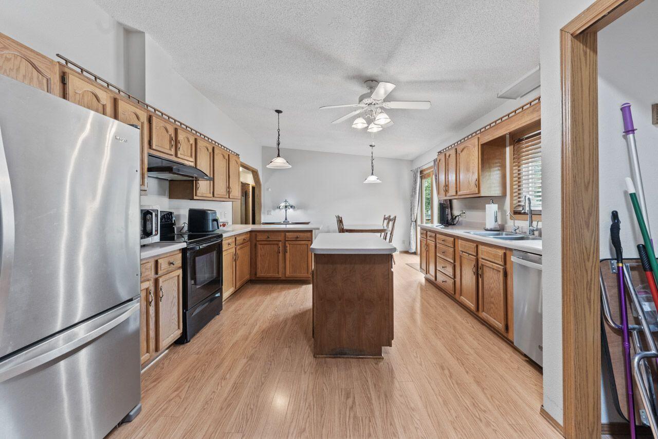 Wisconsin Lake Home for sale (MLS#: 1921990) at 12129  221st Ave, in Salem Lakes, Wisconsin. (15 of 50)