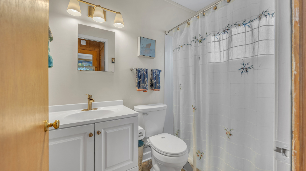 Wisconsin Lake Home for sale (MLS#: 1922005) at N133  Surfside Dr, in Holland, Wisconsin. (12 of 36)