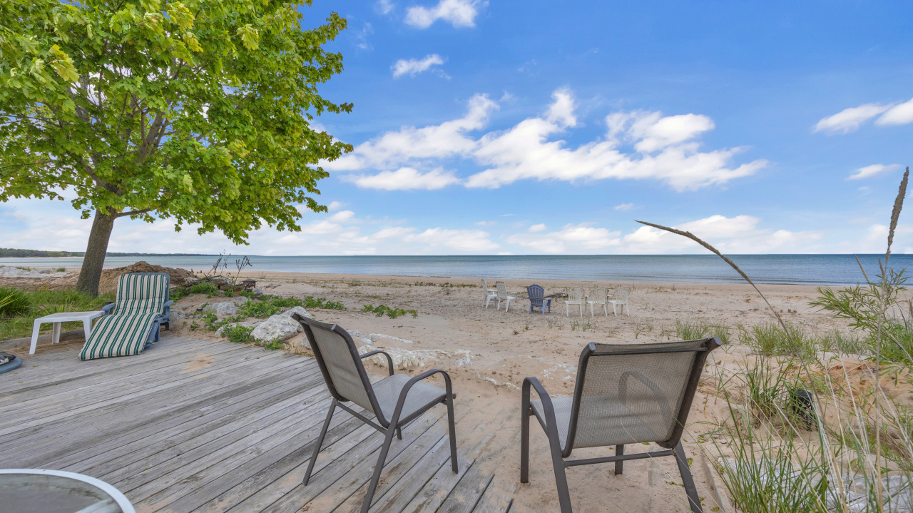 Wisconsin Lake Home for sale (MLS#: 1922005) at N133  Surfside Dr, in Holland, Wisconsin. (18 of 36)