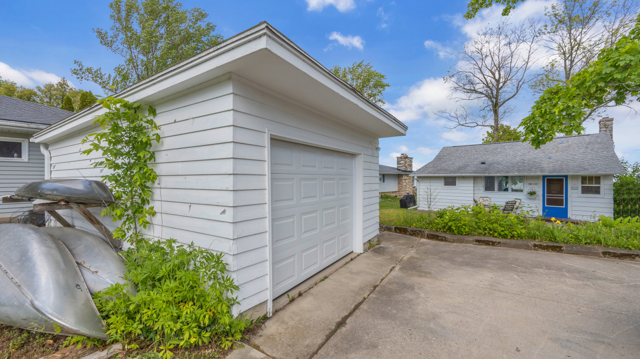 Wisconsin Lake Home for sale (MLS#: 1922005) at N133  Surfside Dr, in Holland, Wisconsin. (19 of 36)