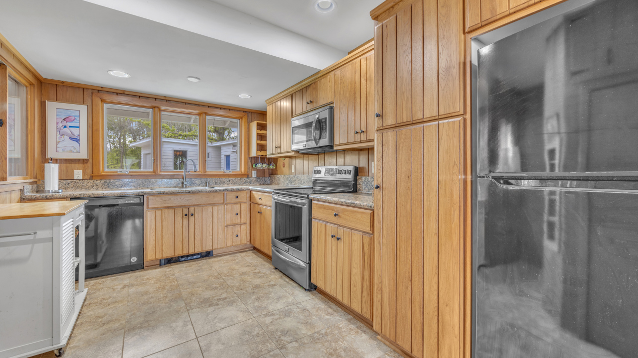 Wisconsin Lake Home for sale (MLS#: 1922005) at N133  Surfside Dr, in Holland, Wisconsin. (7 of 36)