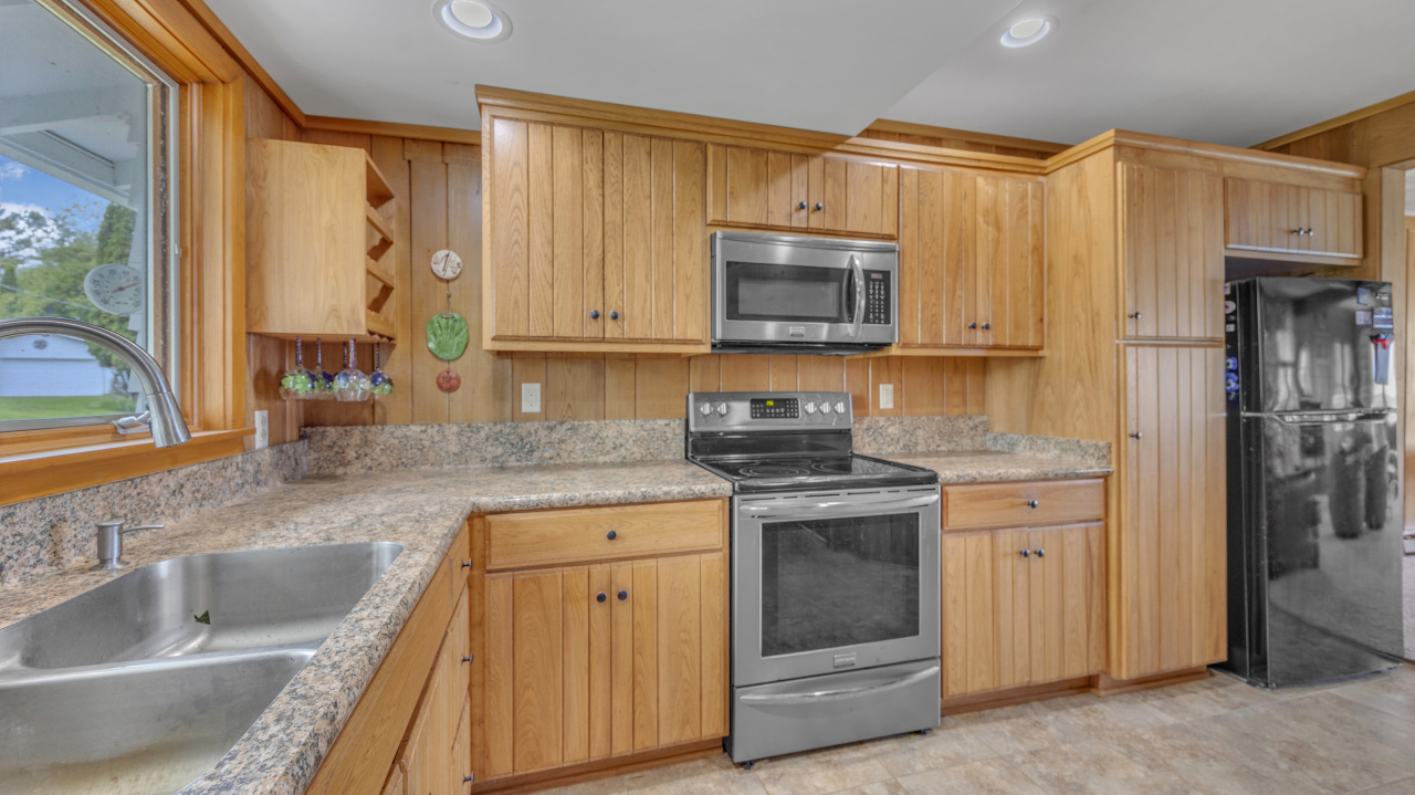 Wisconsin Lake Home for sale (MLS#: 1922005) at N133  Surfside Dr, in Holland, Wisconsin. (8 of 36)