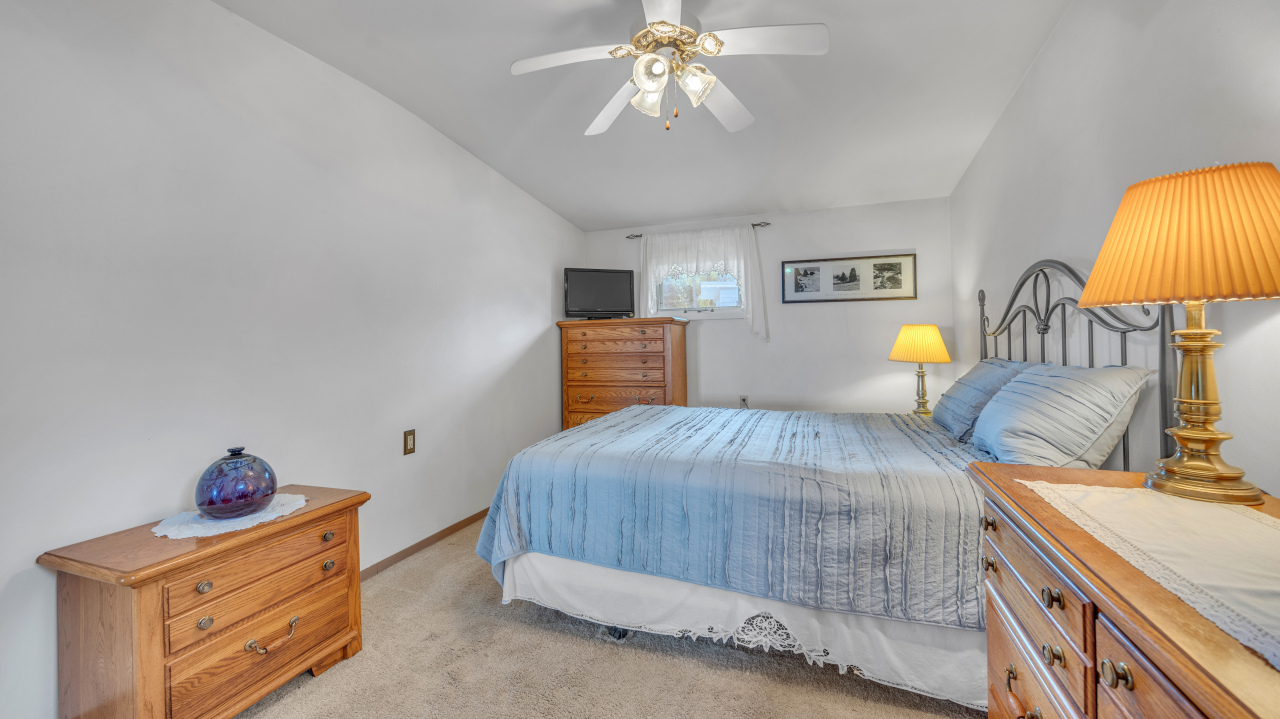 Wisconsin Lake Home for sale (MLS#: 1922005) at N133  Surfside Dr, in Holland, Wisconsin. (10 of 36)
