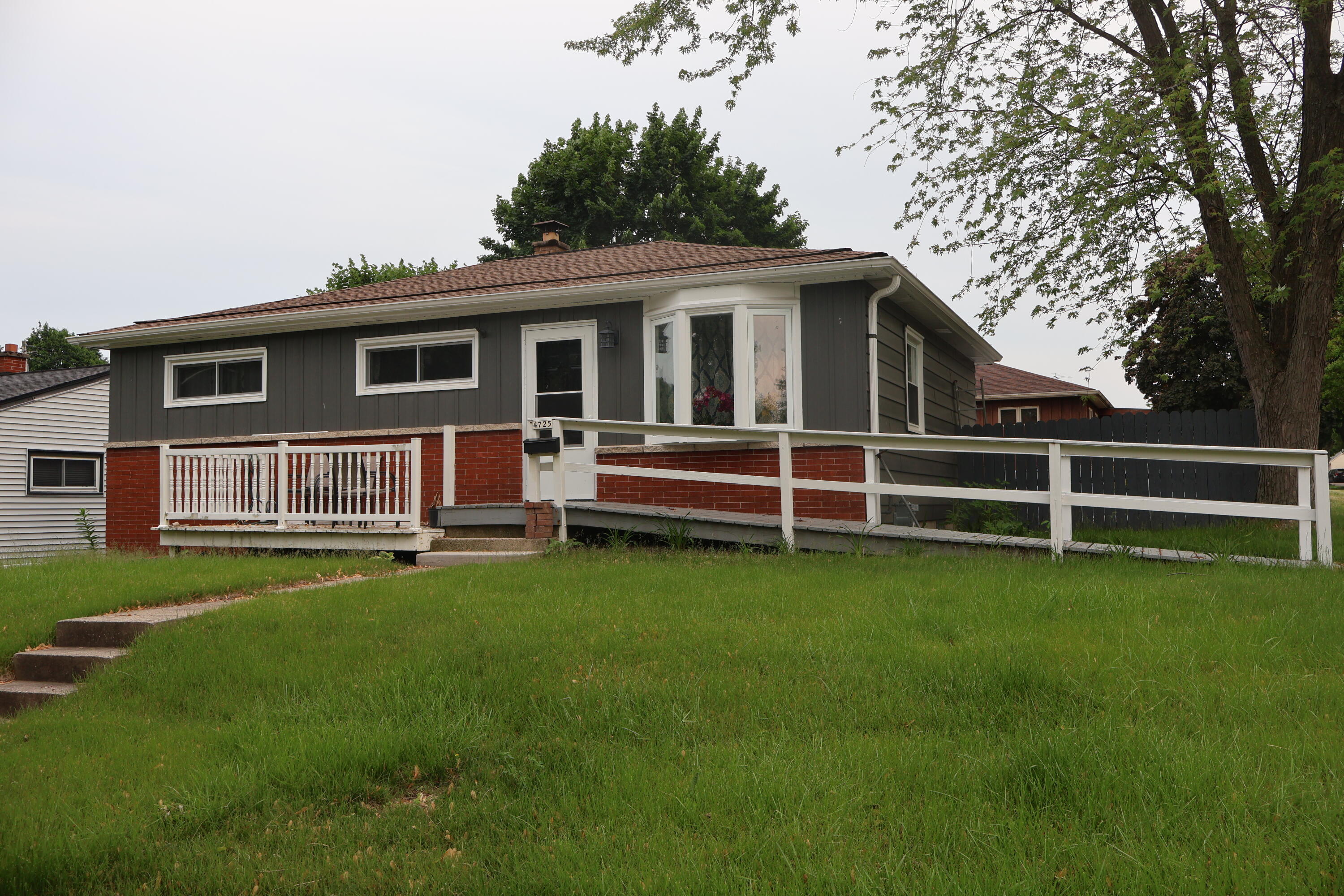 Wisconsin Lake Home for sale (MLS#: 1922100) at 4725 W Wilbur Ave, in Milwaukee, Wisconsin. (2 of 34)