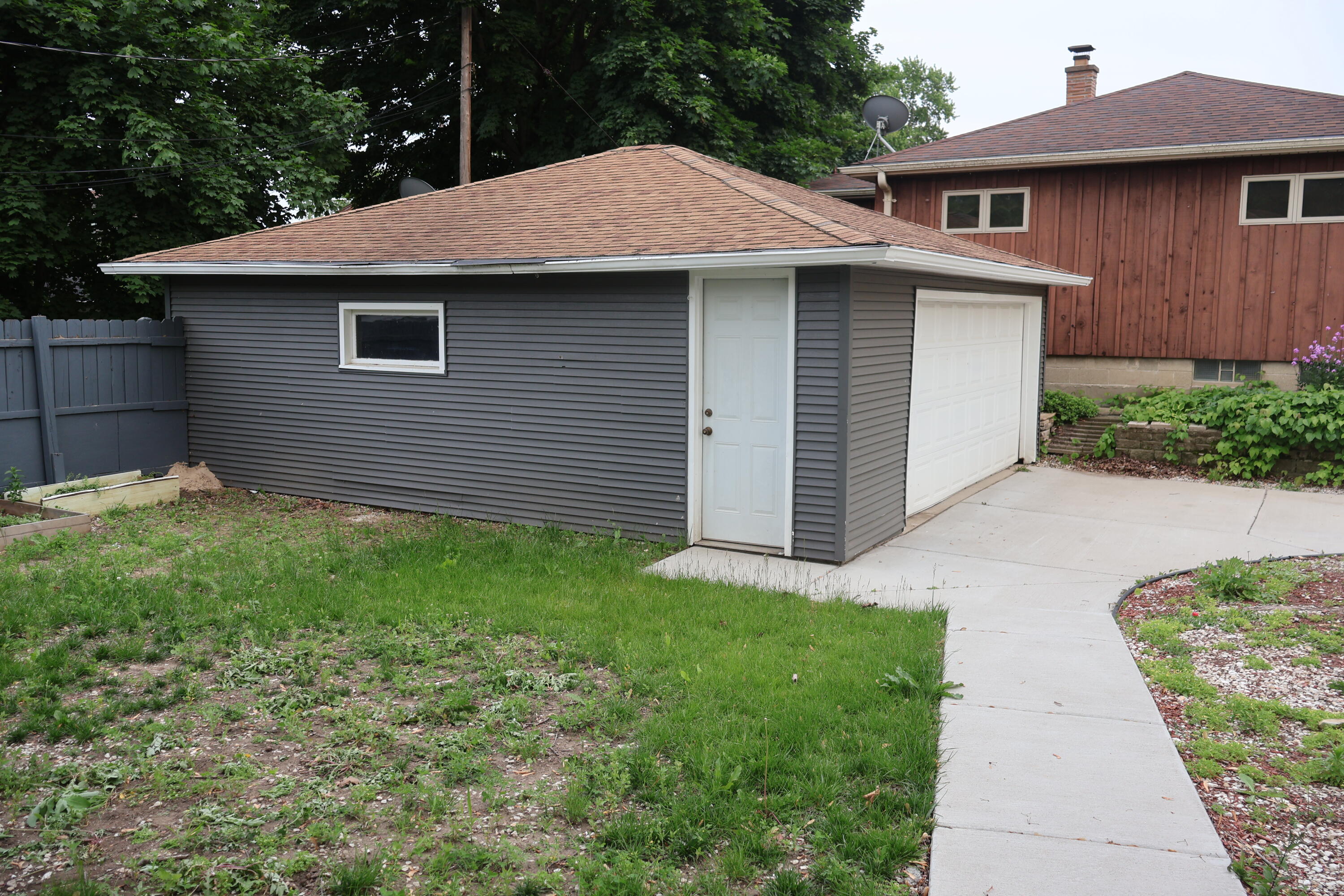 Wisconsin Lake Home for sale (MLS#: 1922100) at 4725 W Wilbur Ave, in Milwaukee, Wisconsin. (31 of 34)
