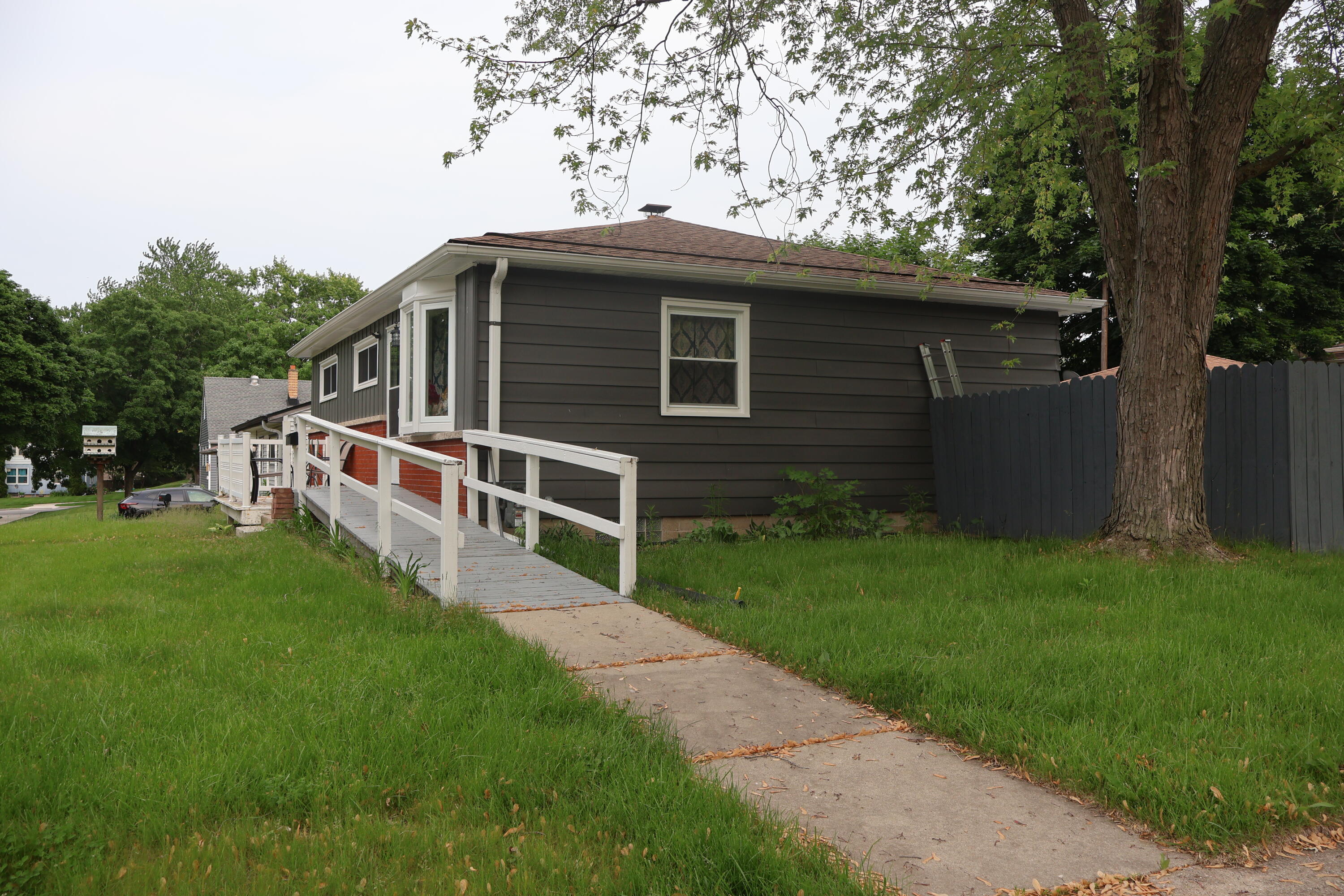 Wisconsin Lake Home for sale (MLS#: 1922100) at 4725 W Wilbur Ave, in Milwaukee, Wisconsin. (32 of 34)