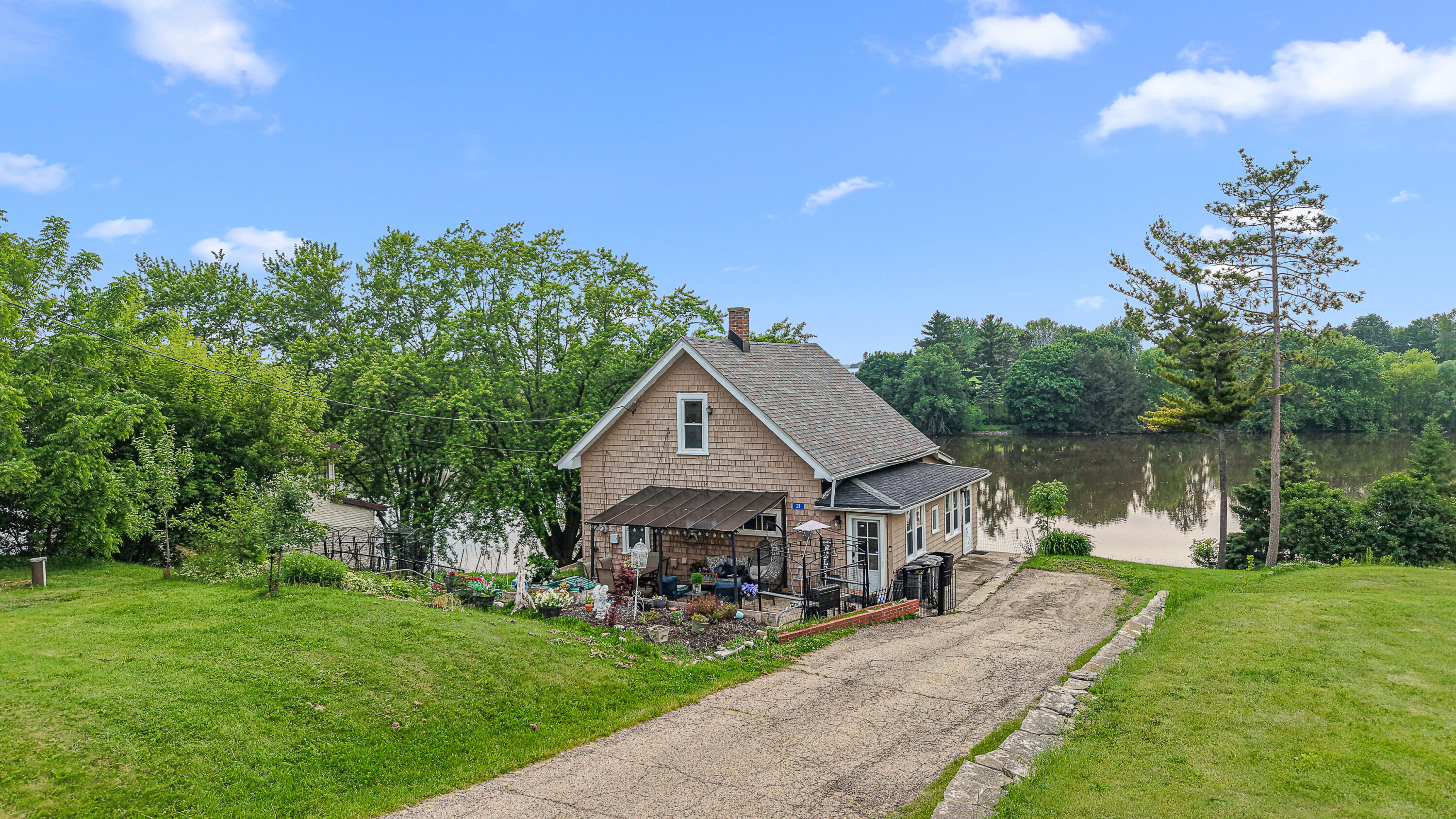 Wisconsin Lake Home for sale (MLS#: 1922114) at 21 S Elm St, in Kekoskee, Wisconsin. (1 of 15)