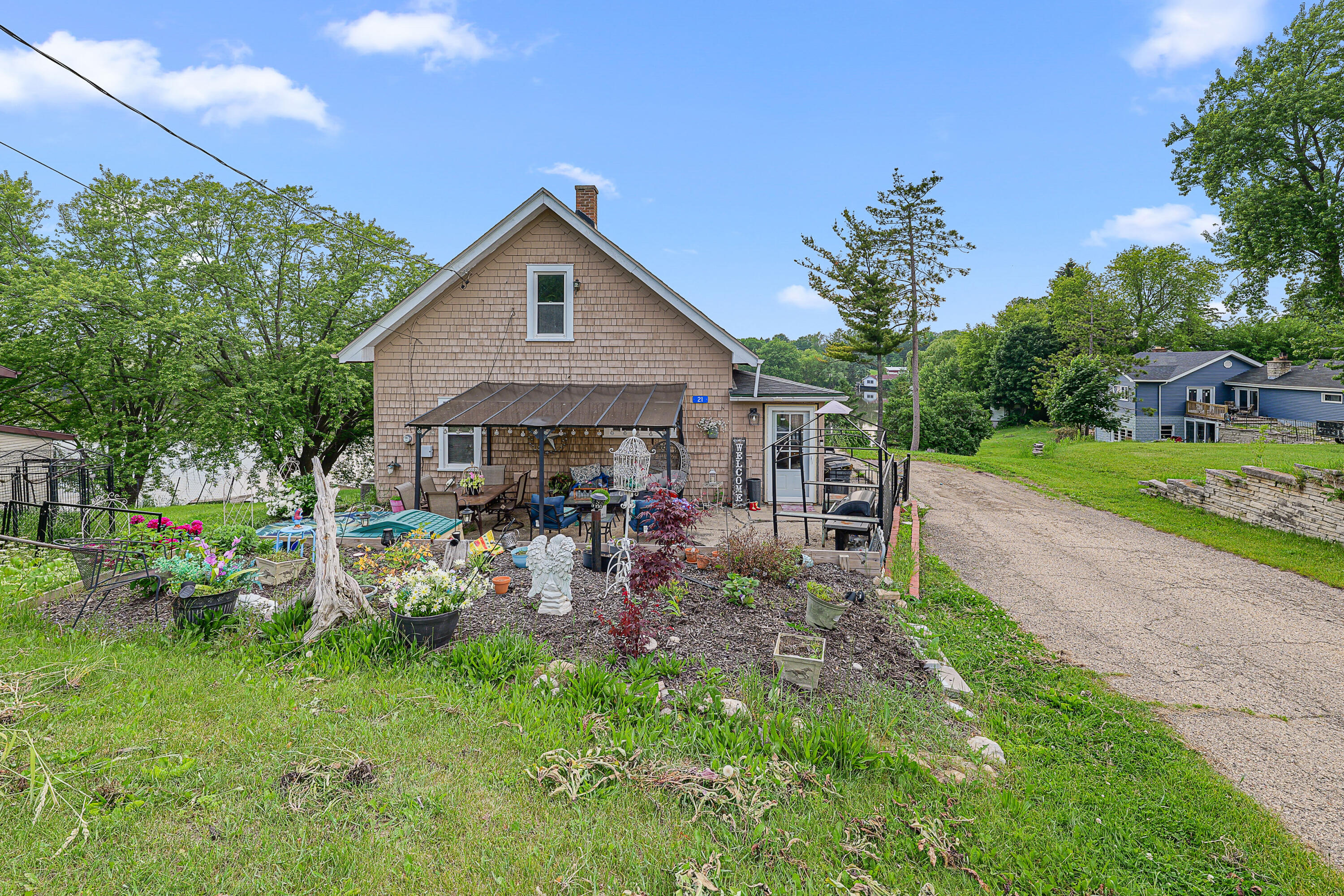 Wisconsin Lake Home for sale (MLS#: 1922114) at 21 S Elm St, in Kekoskee, Wisconsin. (2 of 15)