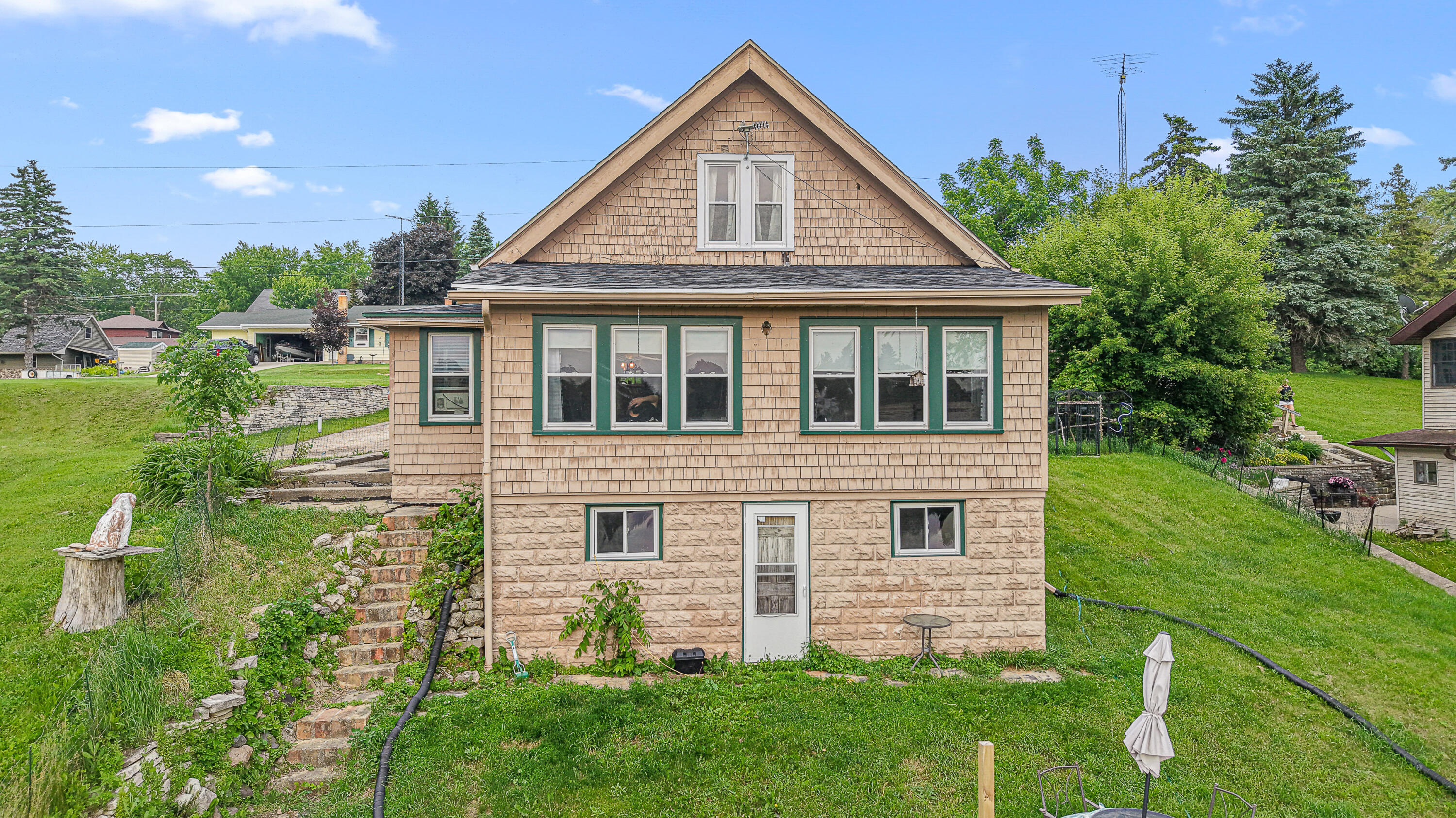 Wisconsin Lake Home for sale (MLS#: 1922114) at 21 S Elm St, in Kekoskee, Wisconsin. (5 of 15)