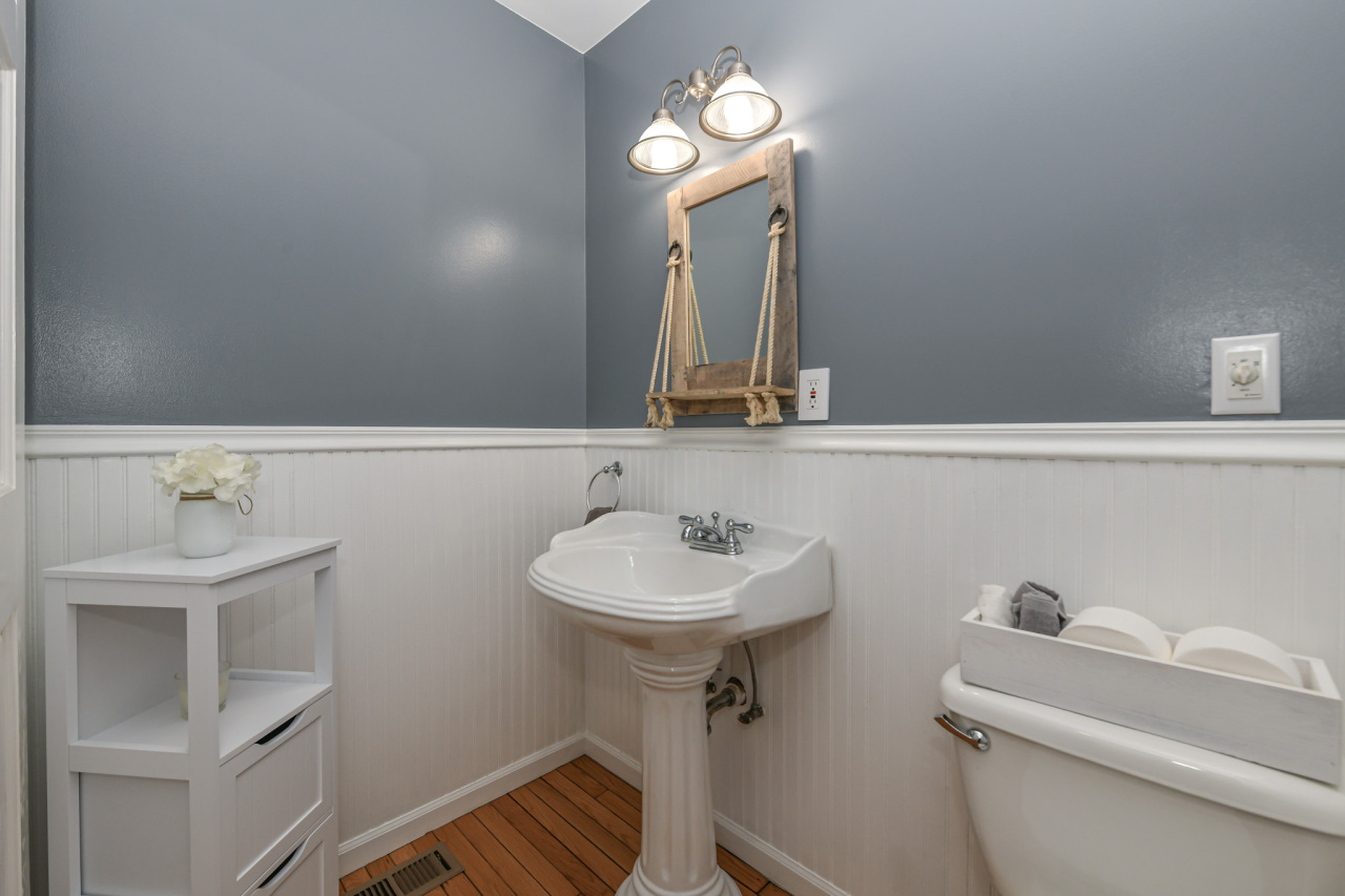 Wisconsin Lake Home for sale (MLS#: 1922505) at 2613  Glen Eyrie Ln, in Delavan, Wisconsin. (17 of 49)