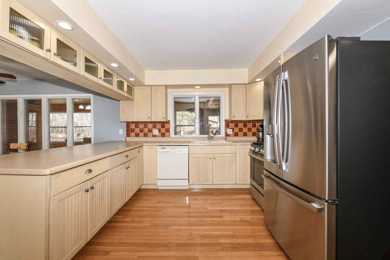 Wisconsin Lake Home for sale (MLS#: 1922505) at 2613  Glen Eyrie Ln, in Delavan, Wisconsin. (9 of 49)