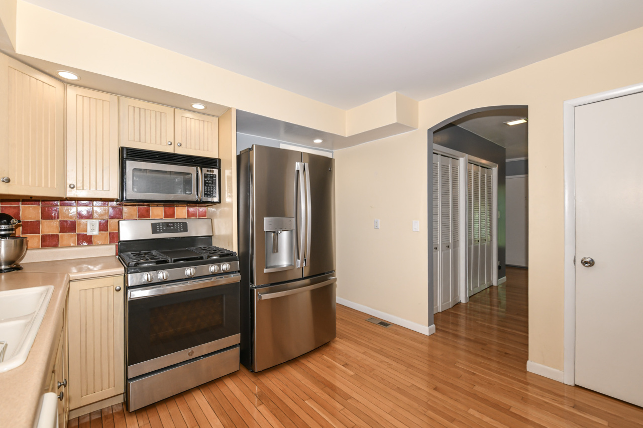 Wisconsin Lake Home for sale (MLS#: 1922505) at 2613  Glen Eyrie Ln, in Delavan, Wisconsin. (10 of 49)