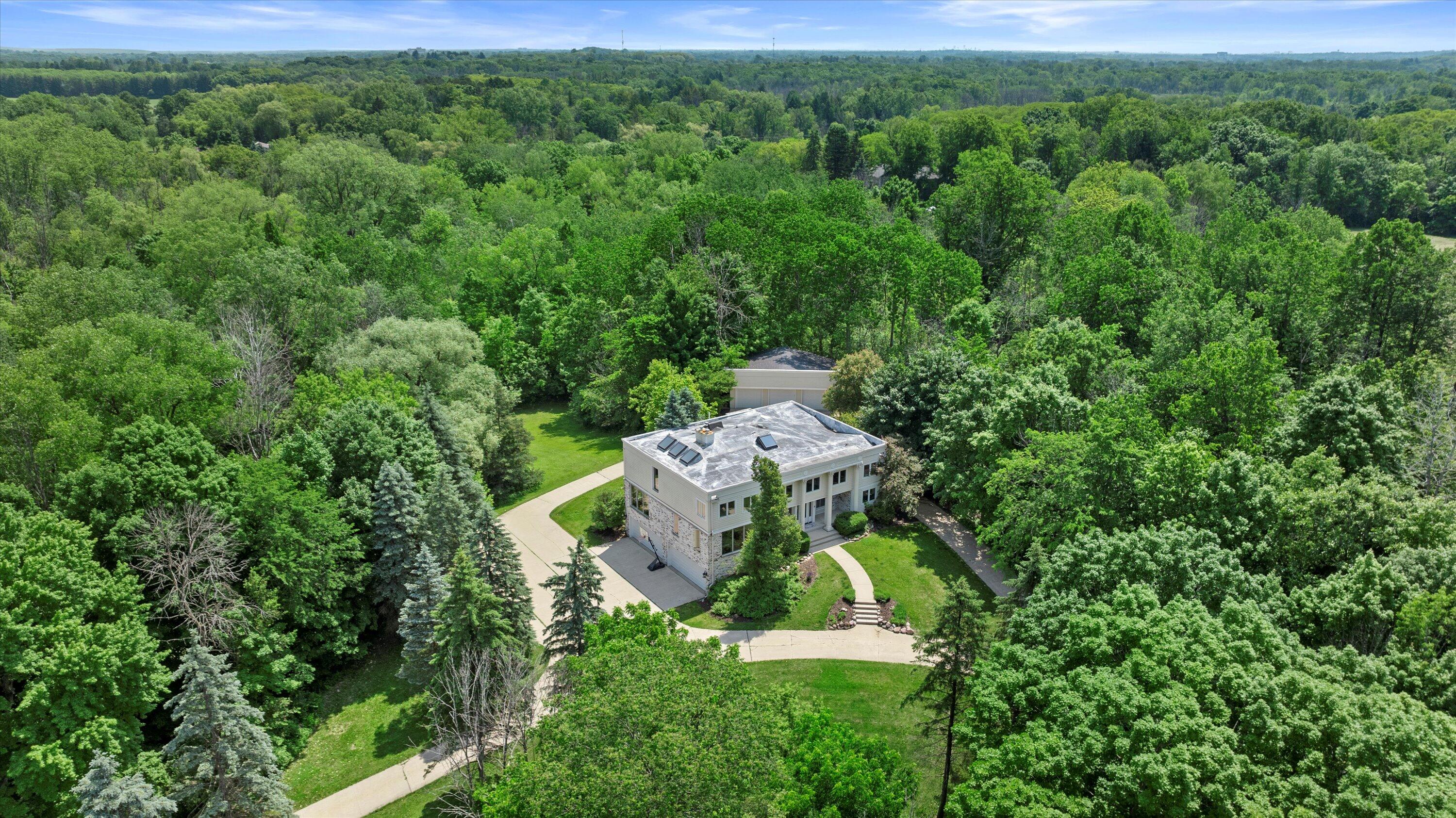 Wisconsin Lake Home for sale (MLS#: 1922577) at W222N8208  Plainview Pkwy, in Lisbon, Wisconsin. (12 of 73)