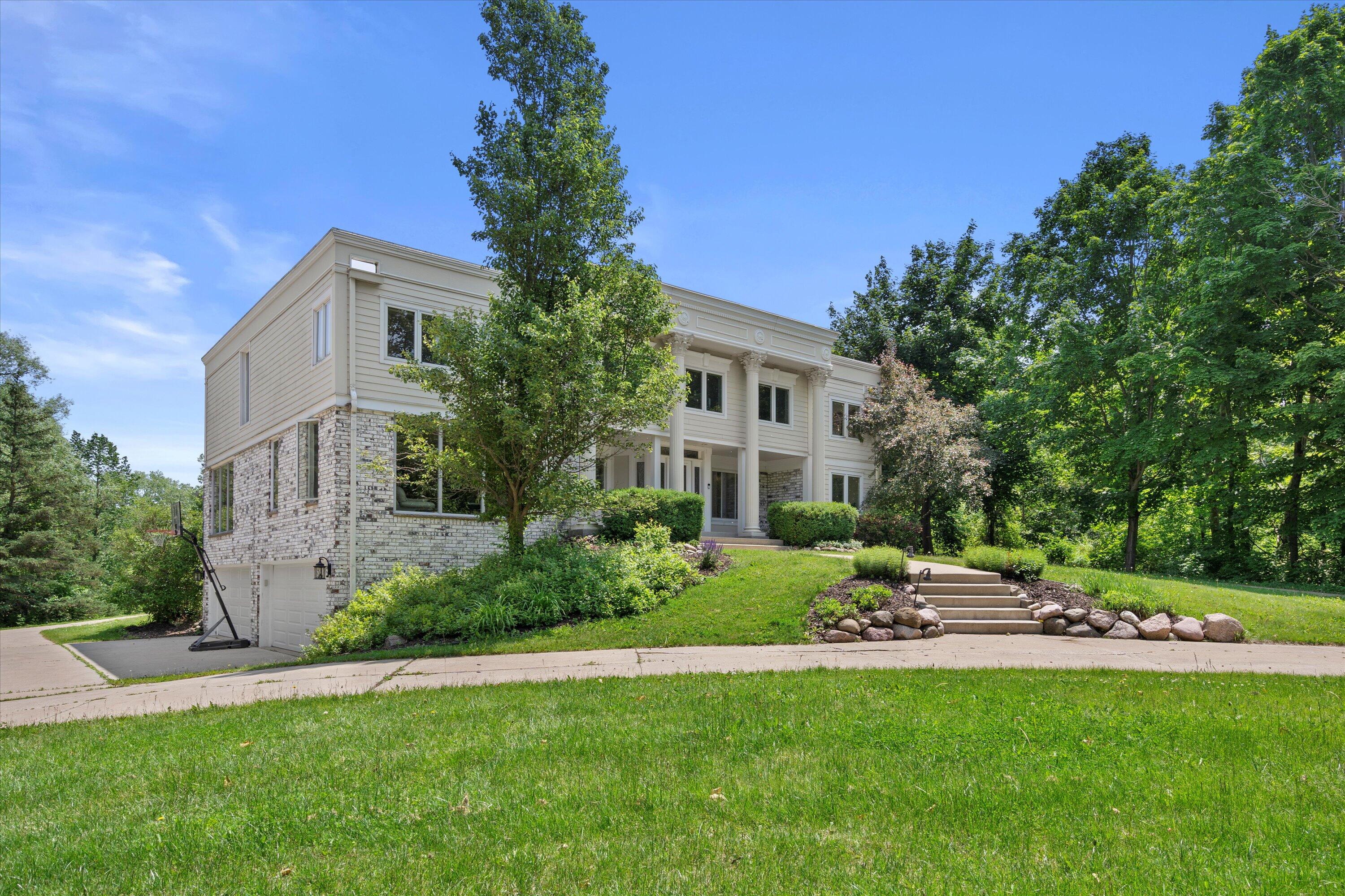 Wisconsin Lake Home for sale (MLS#: 1922577) at W222N8208  Plainview Pkwy, in Lisbon, Wisconsin. (14 of 73)