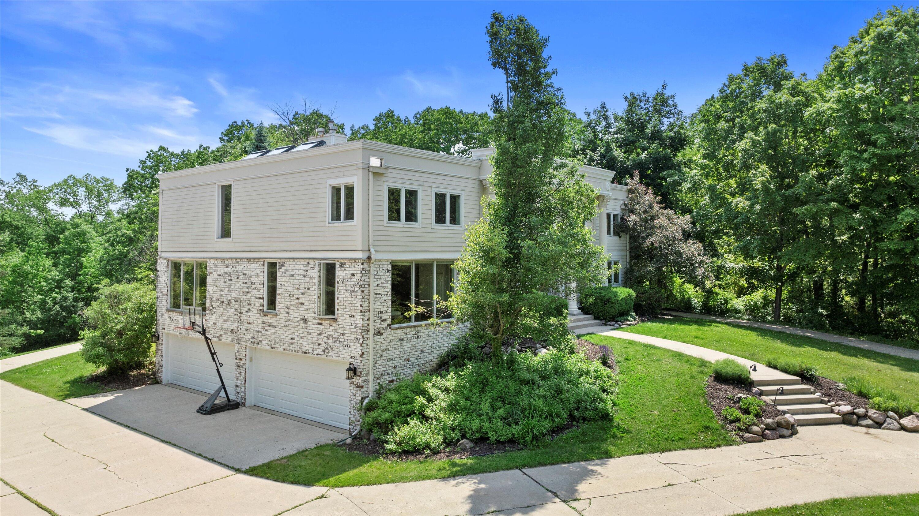 Wisconsin Lake Home for sale (MLS#: 1922577) at W222N8208  Plainview Pkwy, in Lisbon, Wisconsin. (3 of 73)