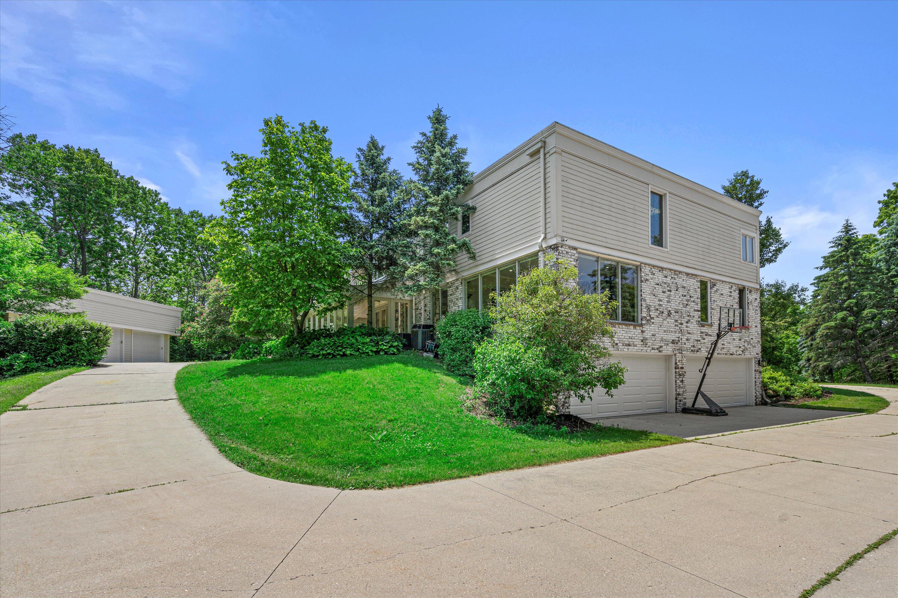 Wisconsin Lake Home for sale (MLS#: 1922577) at W222N8208  Plainview Pkwy, in Lisbon, Wisconsin. (21 of 73)