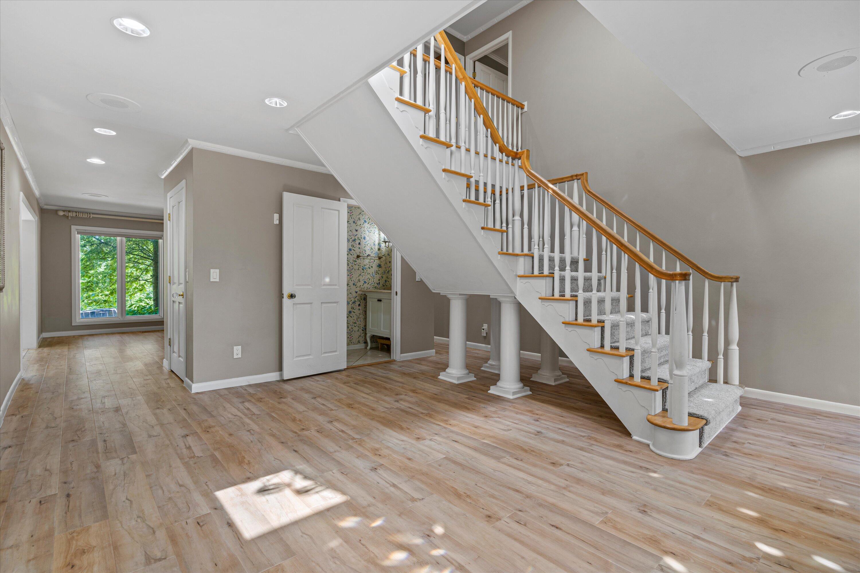 Wisconsin Lake Home for sale (MLS#: 1922577) at W222N8208  Plainview Pkwy, in Lisbon, Wisconsin. (25 of 73)