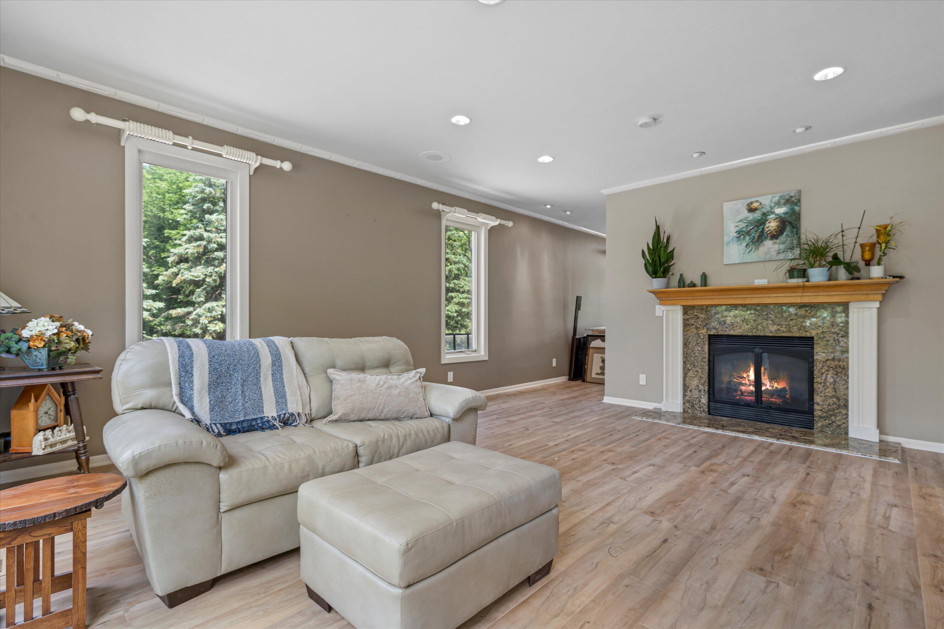 Wisconsin Lake Home for sale (MLS#: 1922577) at W222N8208  Plainview Pkwy, in Lisbon, Wisconsin. (28 of 73)