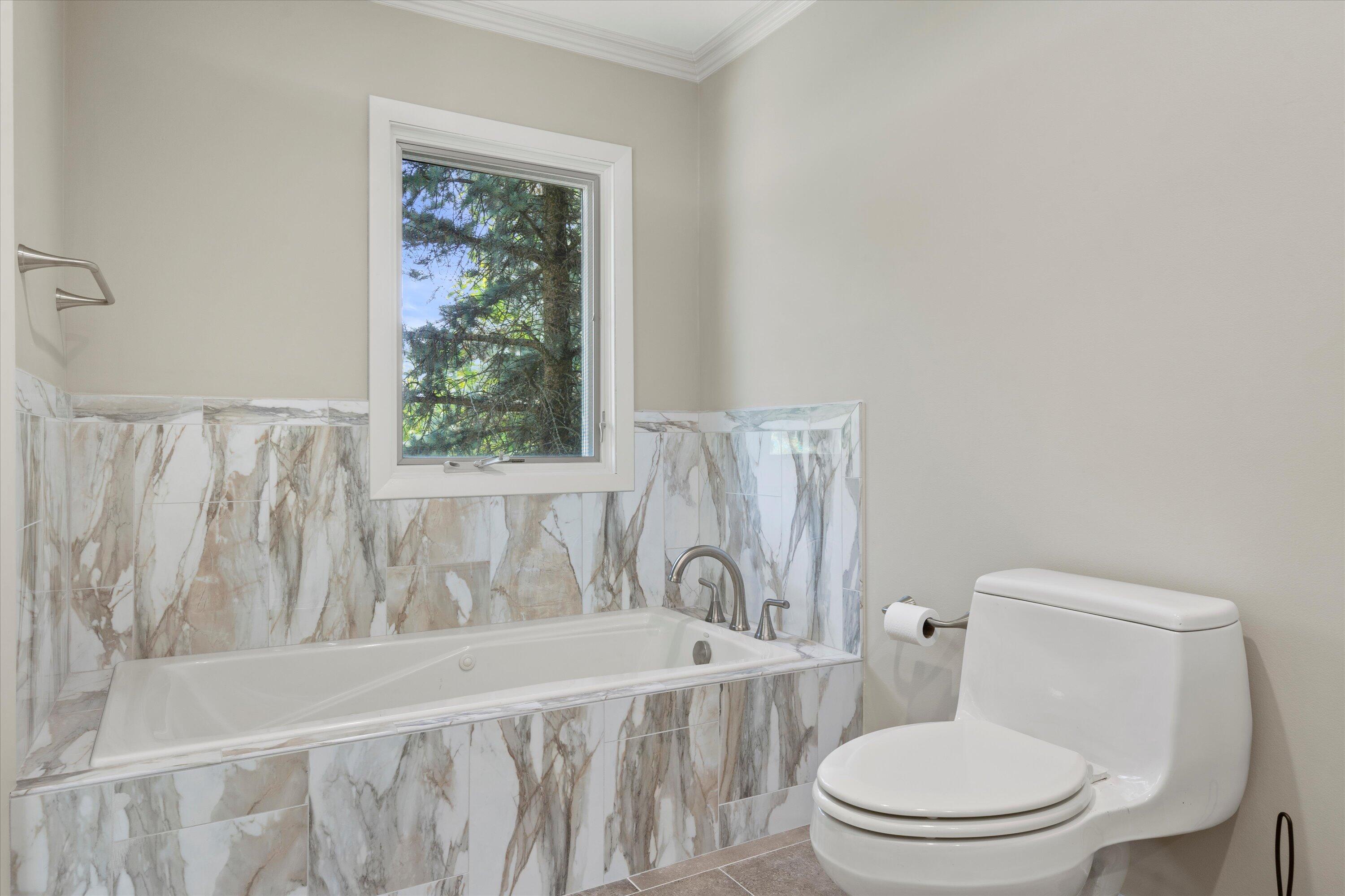 Wisconsin Lake Home for sale (MLS#: 1922577) at W222N8208  Plainview Pkwy, in Lisbon, Wisconsin. (49 of 73)