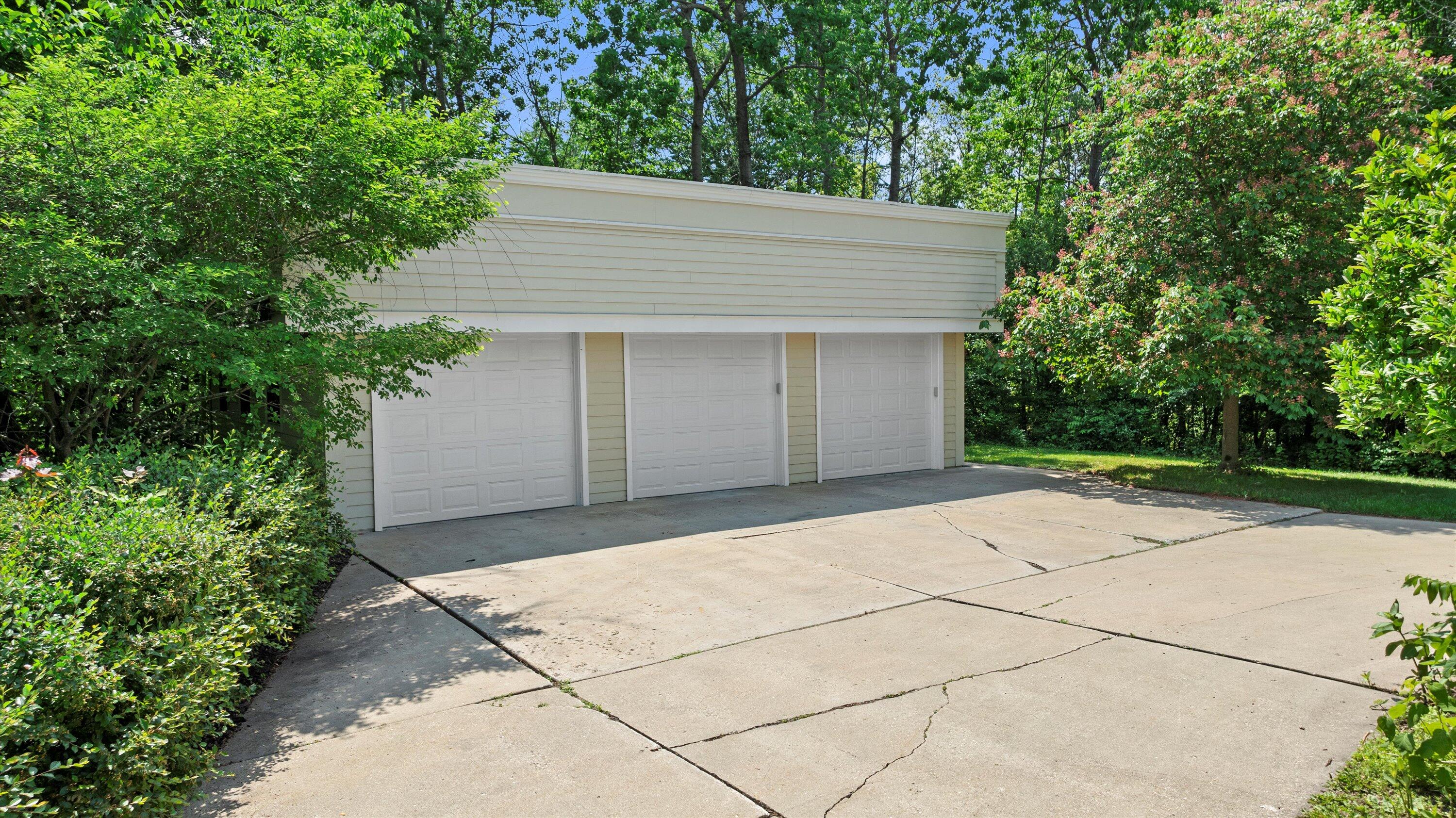 Wisconsin Lake Home for sale (MLS#: 1922577) at W222N8208  Plainview Pkwy, in Lisbon, Wisconsin. (6 of 73)